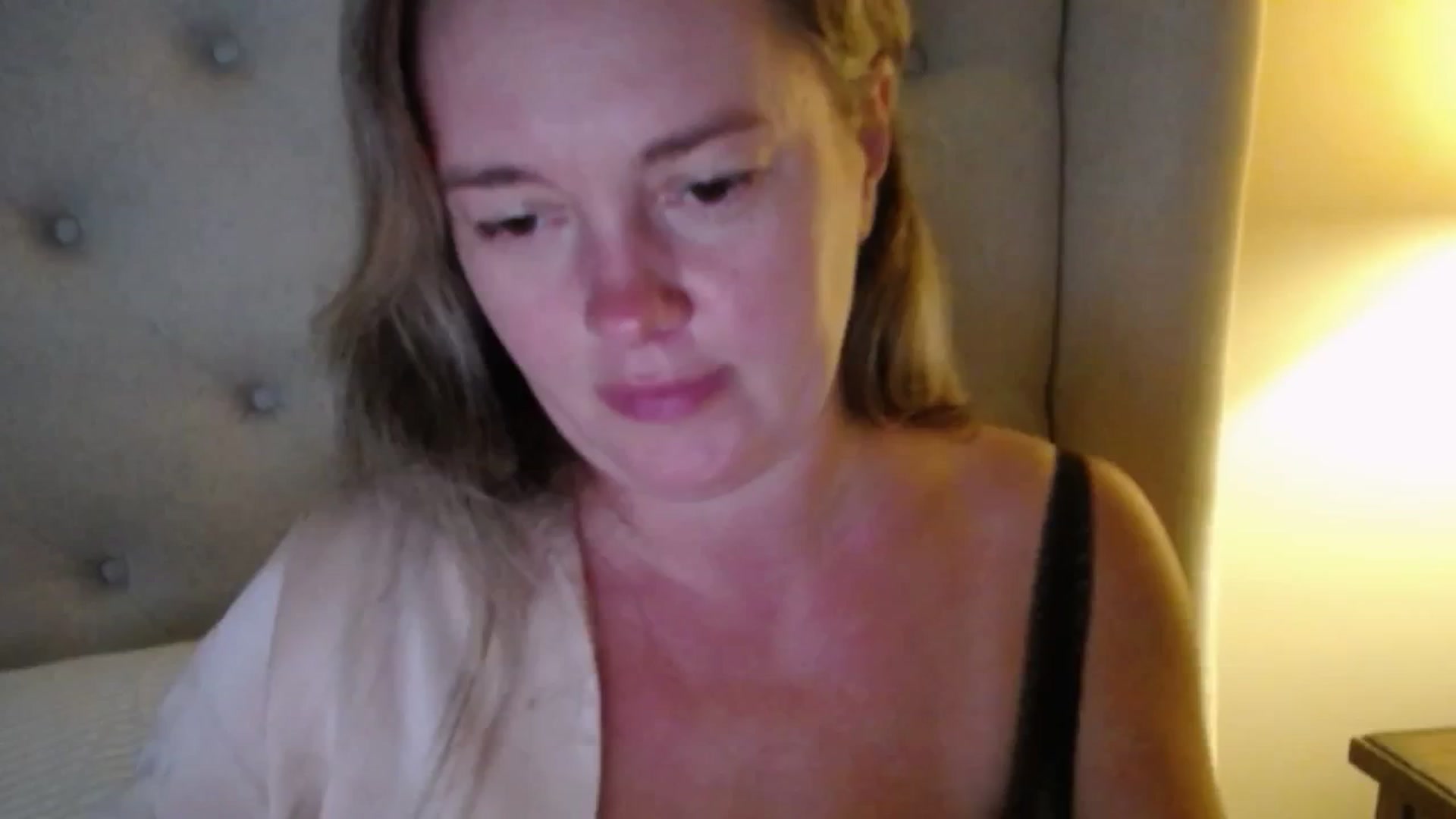 Gallery image thumbnail from J0llye's myfreecams stream on, 09/23/2025, 19:37 image 8 of 20