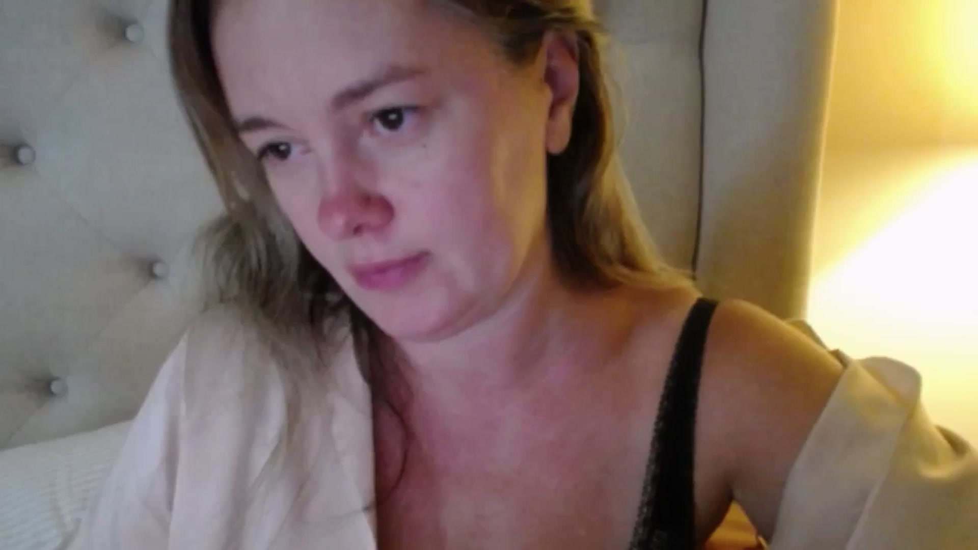 Gallery image thumbnail from J0llye's myfreecams stream on, 09/23/2025, 19:37 image 14 of 20