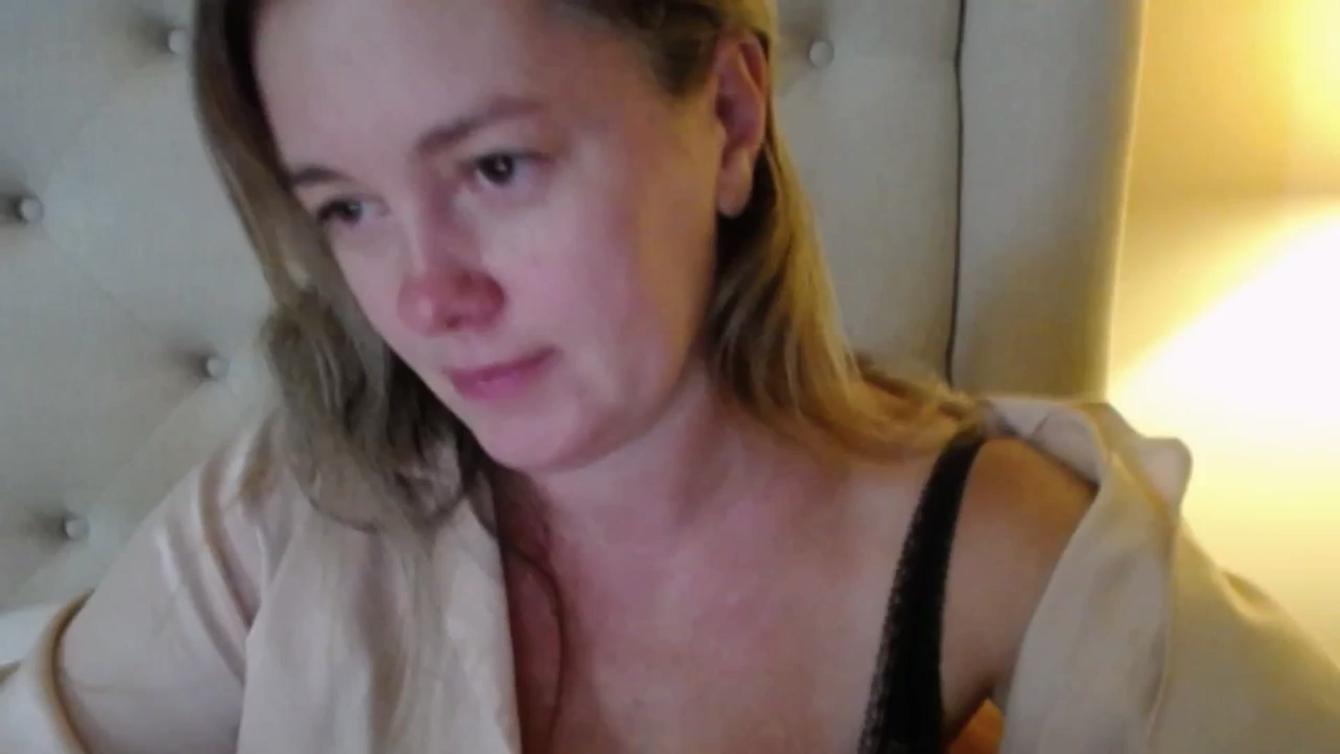 Gallery image thumbnail from J0llye's myfreecams stream on, 09/23/2025, 19:37 image 15 of 20