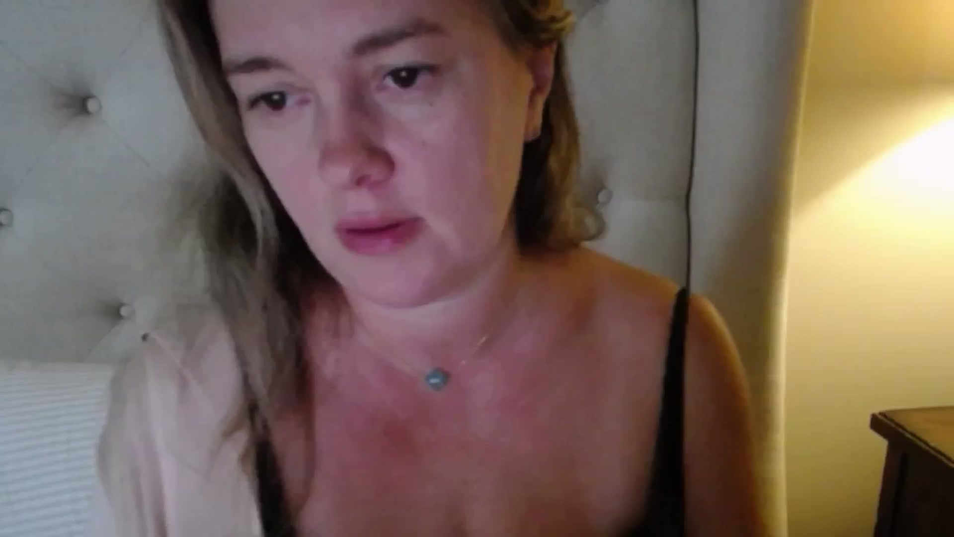 Gallery image thumbnail from J0llye's myfreecams stream on, 09/24/2025, 16:35 image 15 of 20