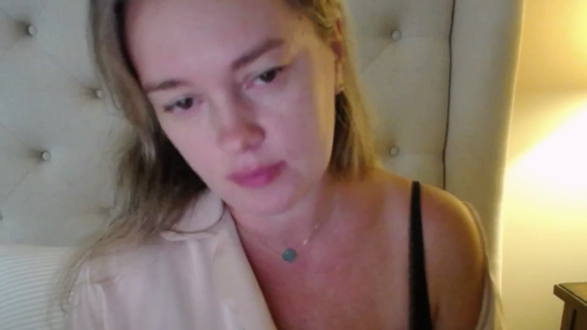 Gallery image thumbnail from J0llye's myfreecams stream on, 09/24/2025, 19:11 image 1 of 20