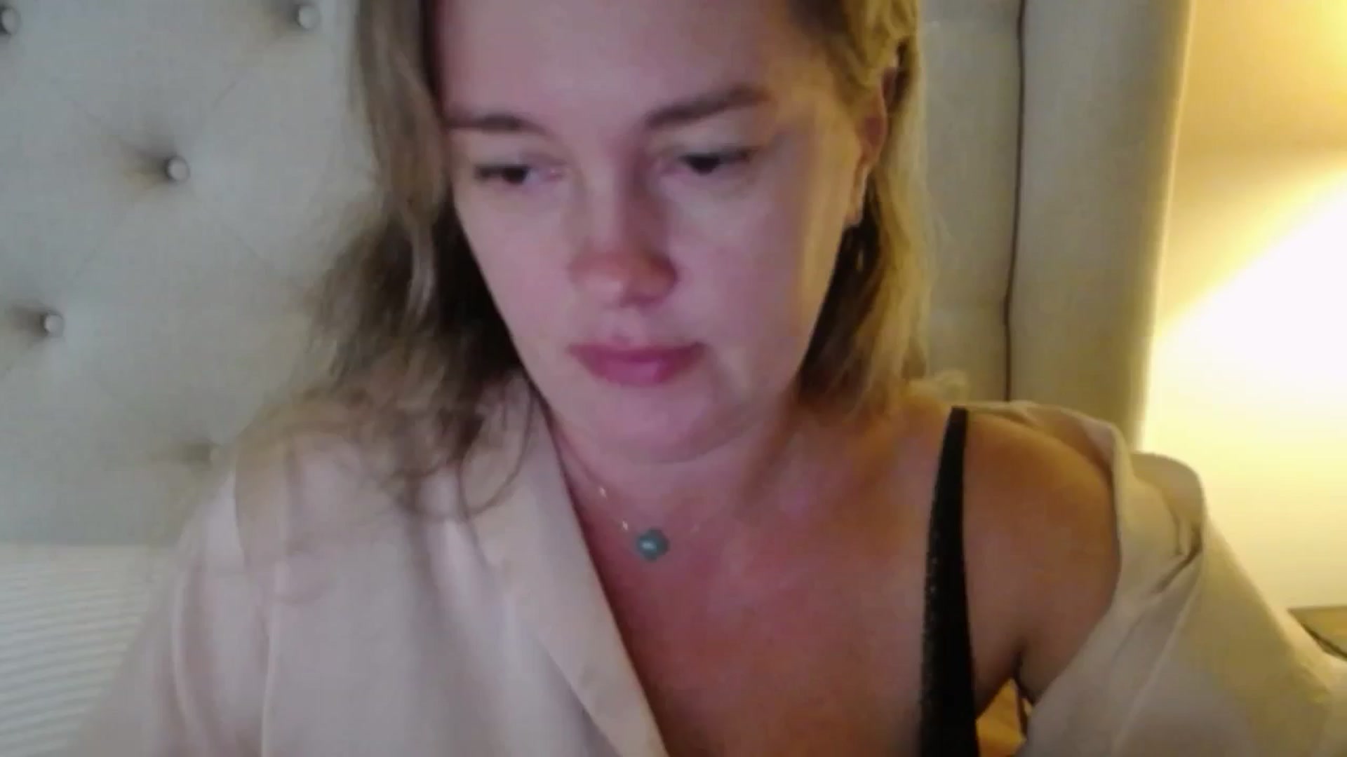 Gallery image thumbnail from J0llye's myfreecams stream on, 09/24/2025, 19:11 image 4 of 20