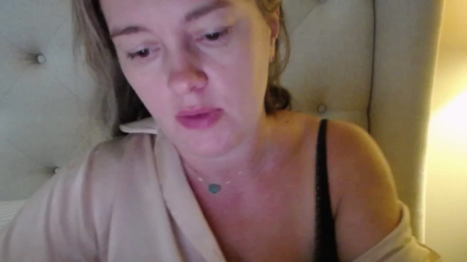 Gallery image thumbnail from J0llye's myfreecams stream on, 09/24/2025, 19:11 image 9 of 20