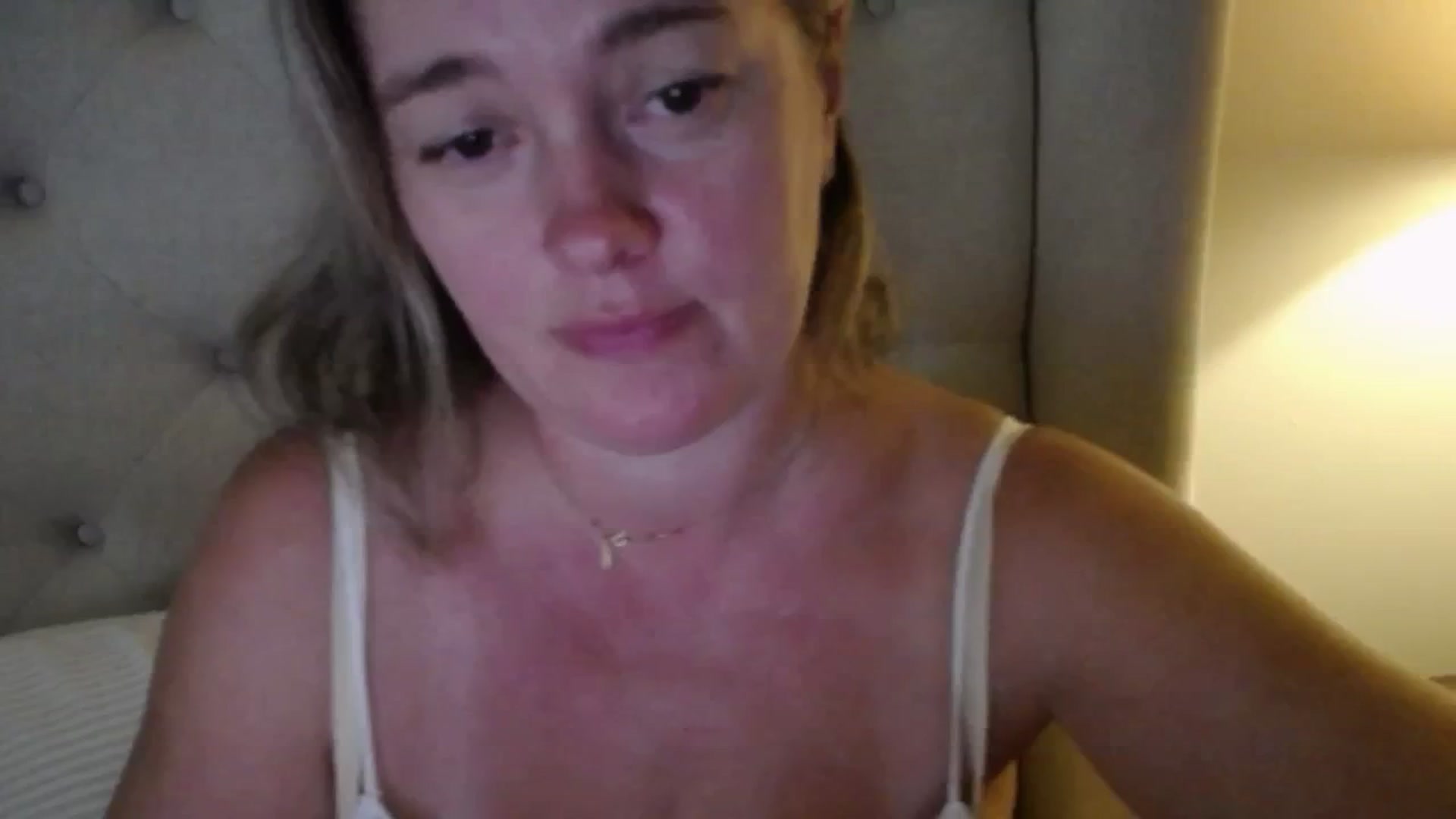 Gallery image thumbnail from J0llye's myfreecams stream on, 09/25/2025, 19:31 image 17 of 20