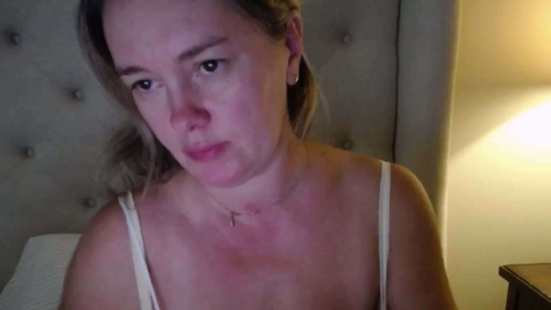Gallery image thumbnail from J0llye's myfreecams stream on, 09/25/2025, 19:31 image 2 of 20