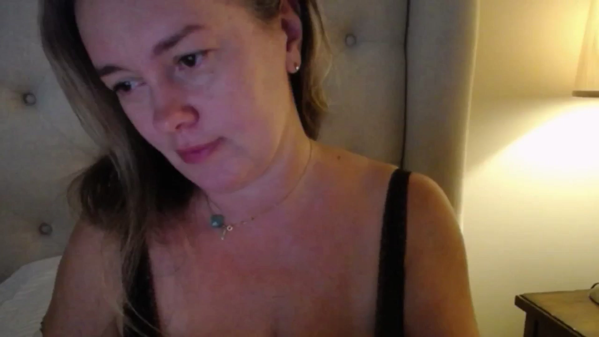 Gallery image thumbnail from J0llye's myfreecams stream on, 09/27/2025, 20:58 image 17 of 20