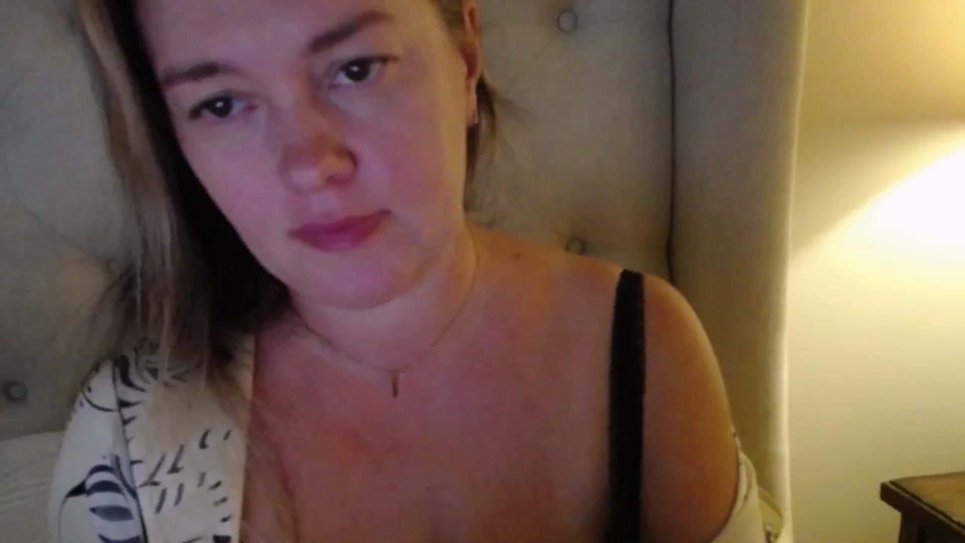 Gallery image thumbnail from J0llye's myfreecams stream on, 09/27/2025, 20:58 image 10 of 20