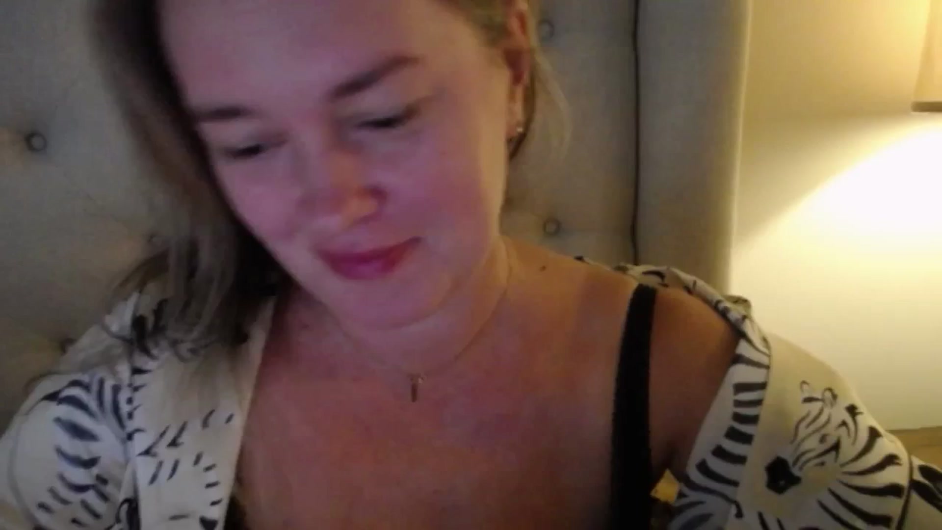Gallery image thumbnail from J0llye's myfreecams stream on, 09/27/2025, 20:58 image 4 of 20