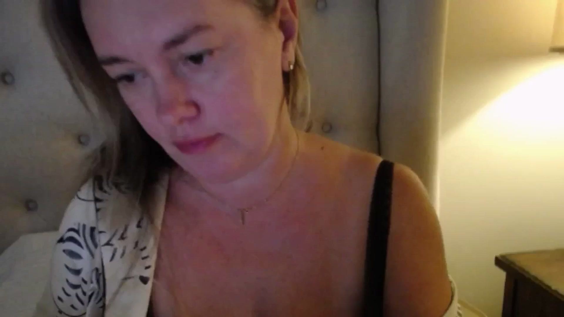 Gallery image thumbnail from J0llye's myfreecams stream on, 09/27/2025, 20:58 image 7 of 20