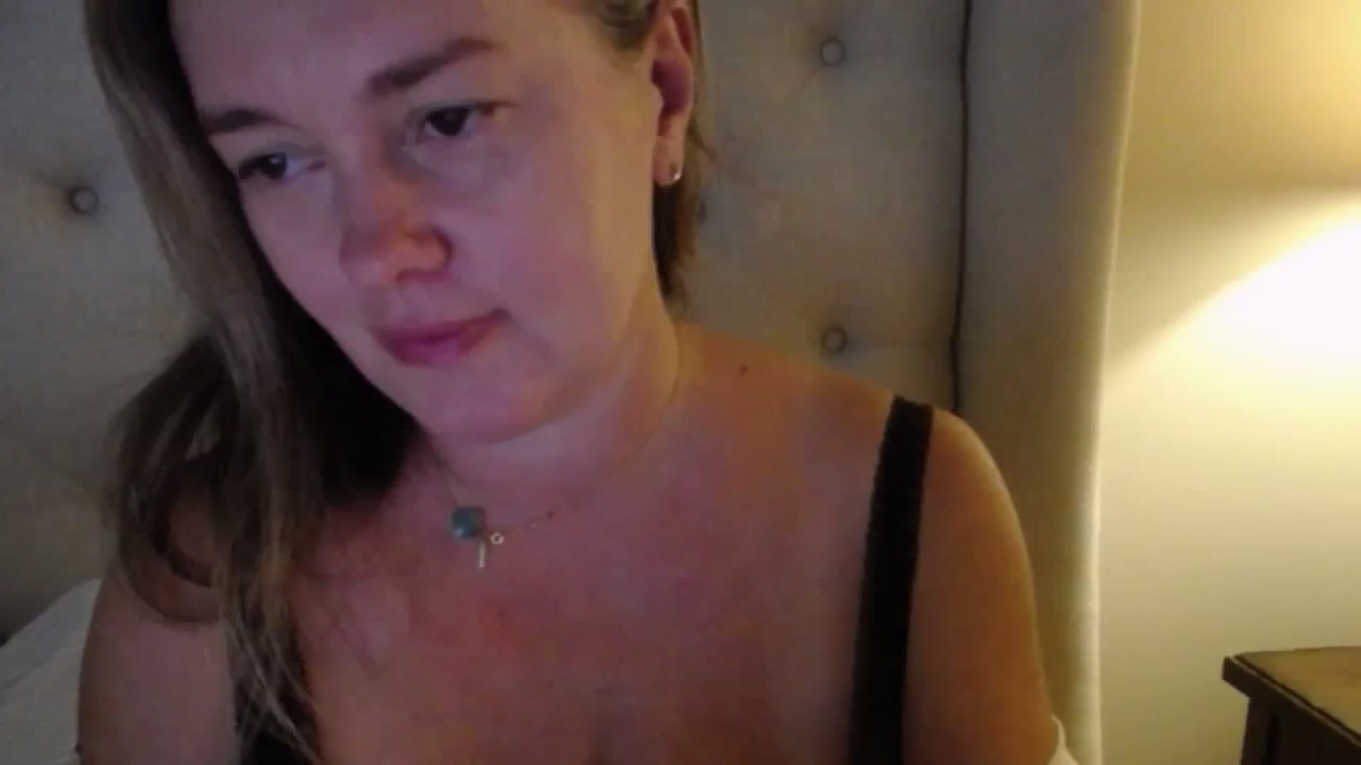 Gallery image thumbnail from J0llye's myfreecams stream on, 09/27/2025, 20:58 image 19 of 20
