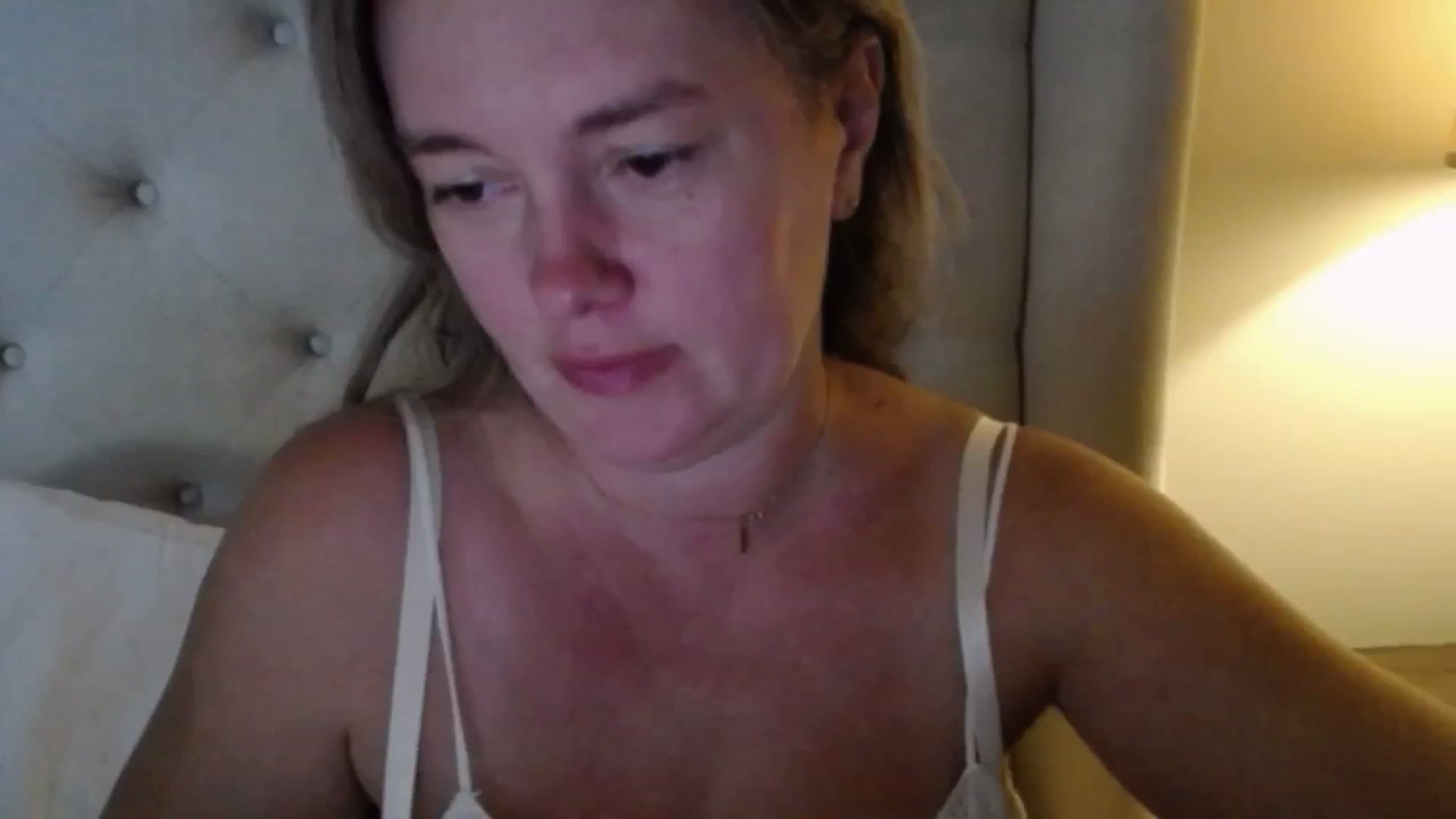 Gallery image thumbnail from J0llye's myfreecams stream on, 09/28/2025, 20:22 image 1 of 20
