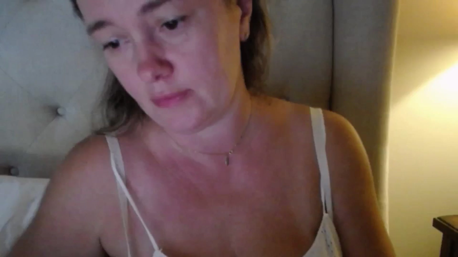Gallery image thumbnail from J0llye's myfreecams stream on, 09/28/2025, 20:22 image 14 of 20