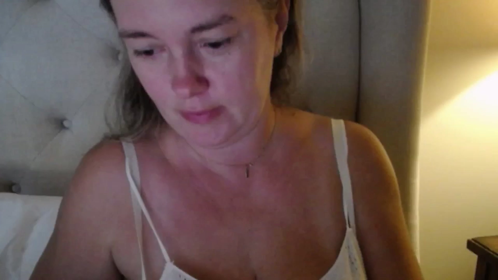 Gallery image thumbnail from J0llye's myfreecams stream on, 09/28/2025, 20:22 image 12 of 20
