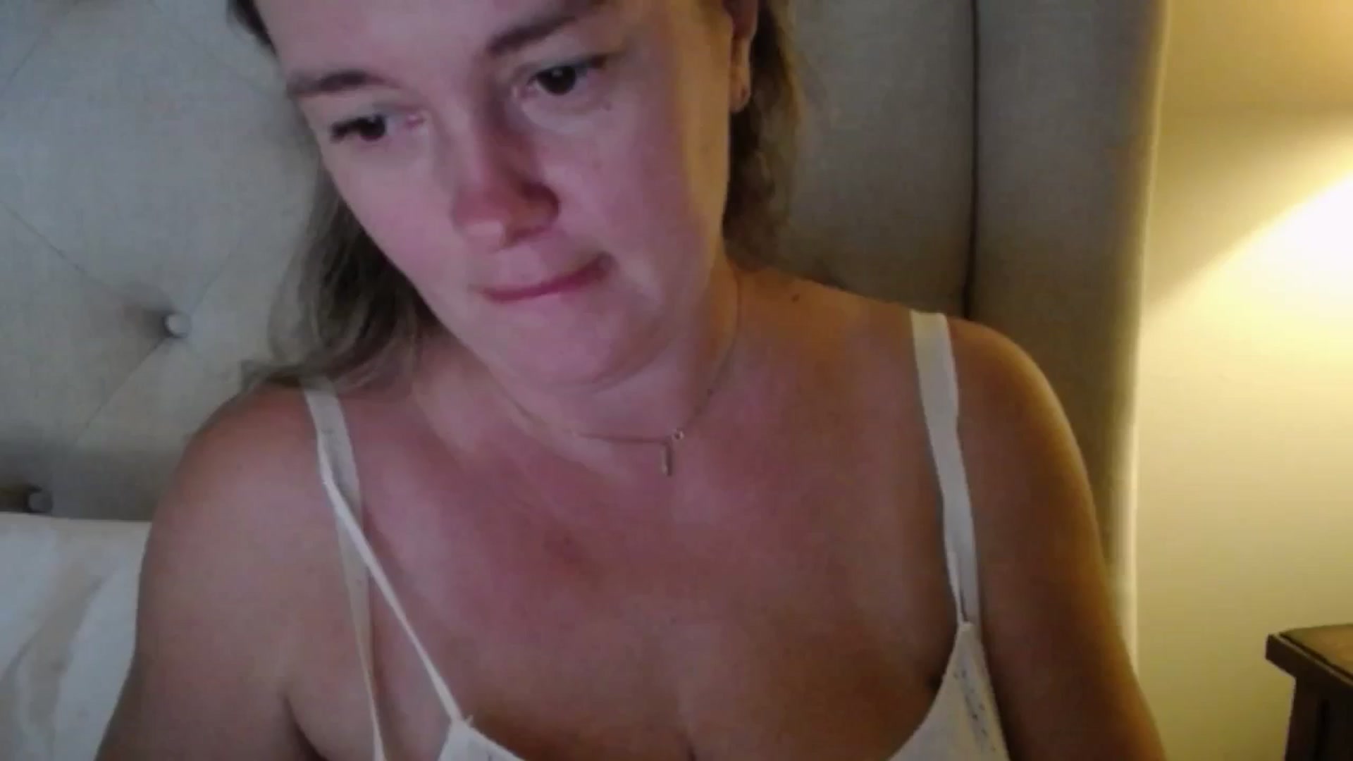 Gallery image thumbnail from J0llye's myfreecams stream on, 09/28/2025, 20:22 image 11 of 20
