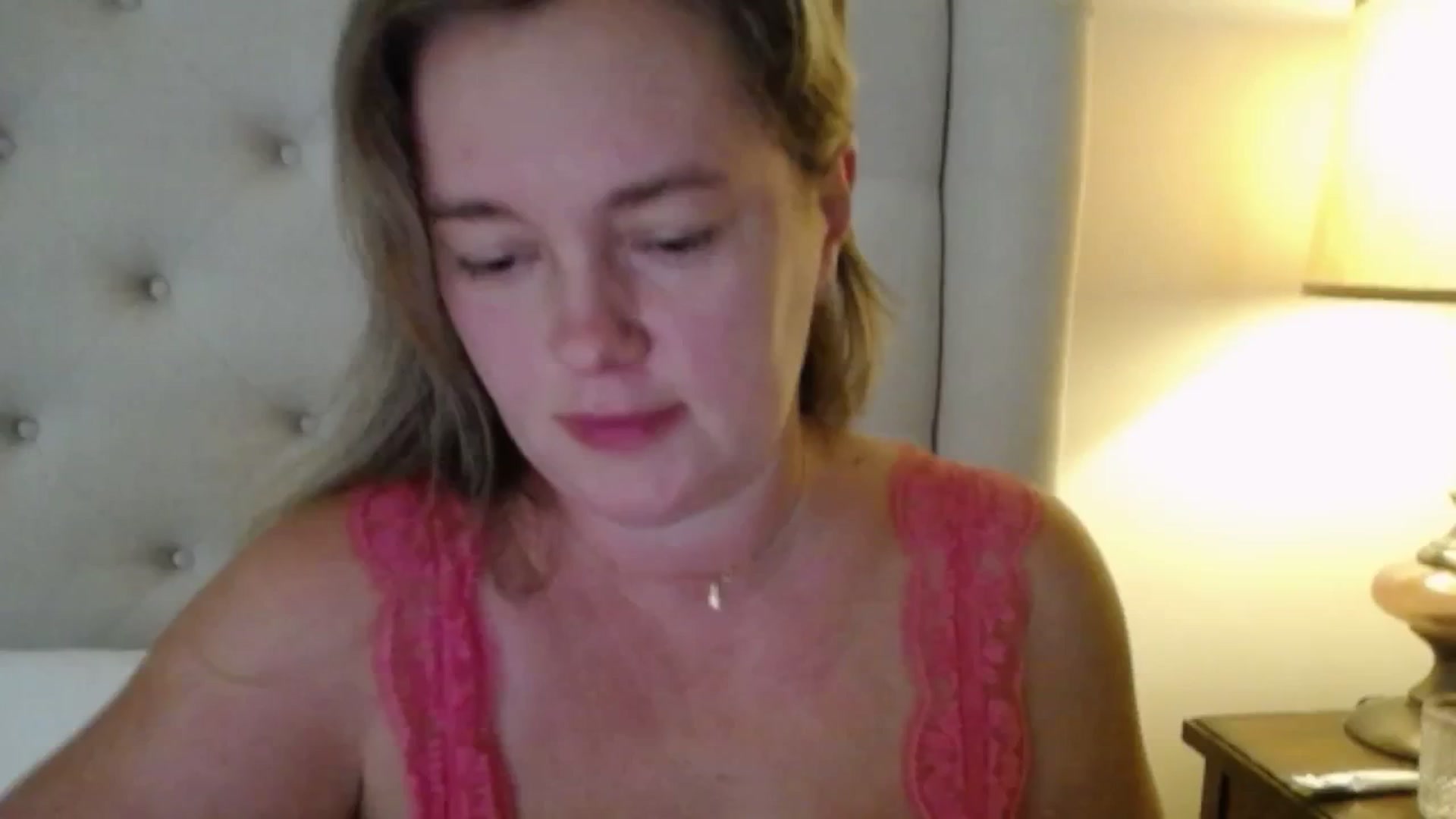 Gallery image thumbnail from J0llye's myfreecams stream on, 09/30/2025, 16:43 image 17 of 20