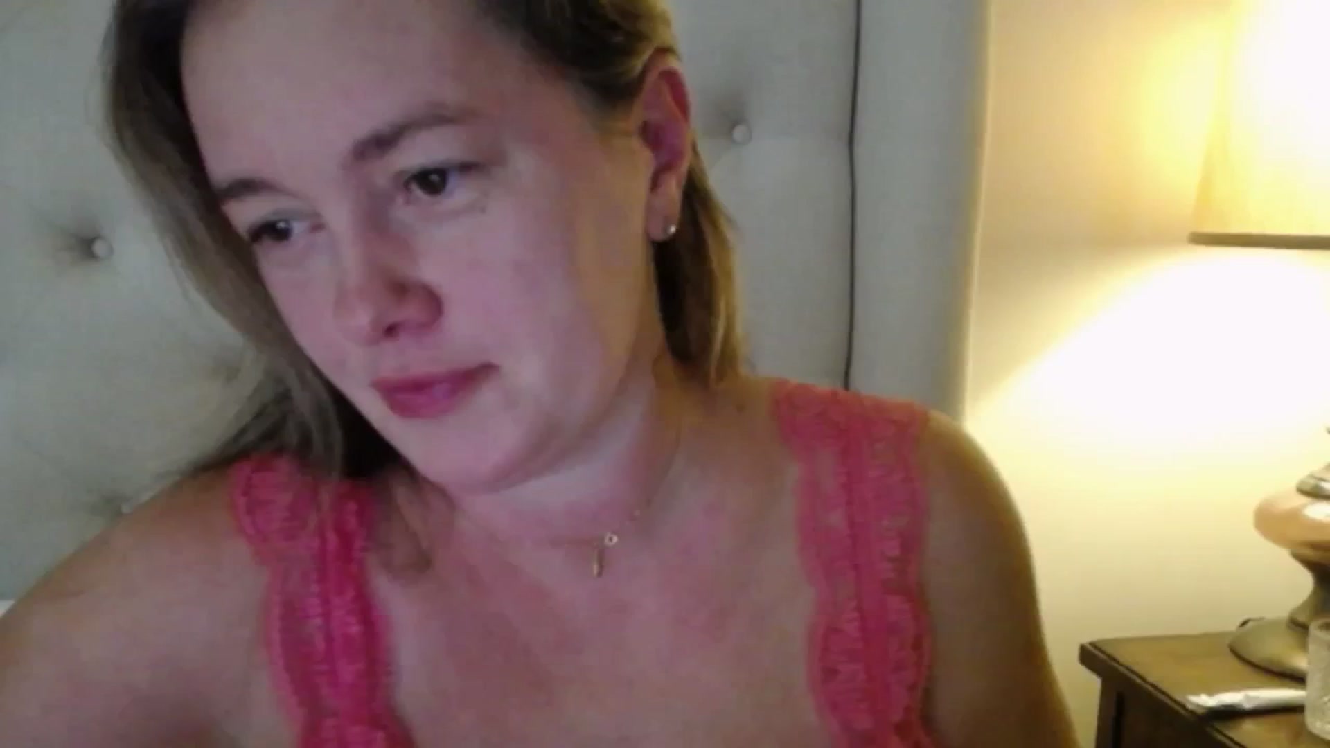 Gallery image thumbnail from J0llye's myfreecams stream on, 09/30/2025, 16:43 image 19 of 20