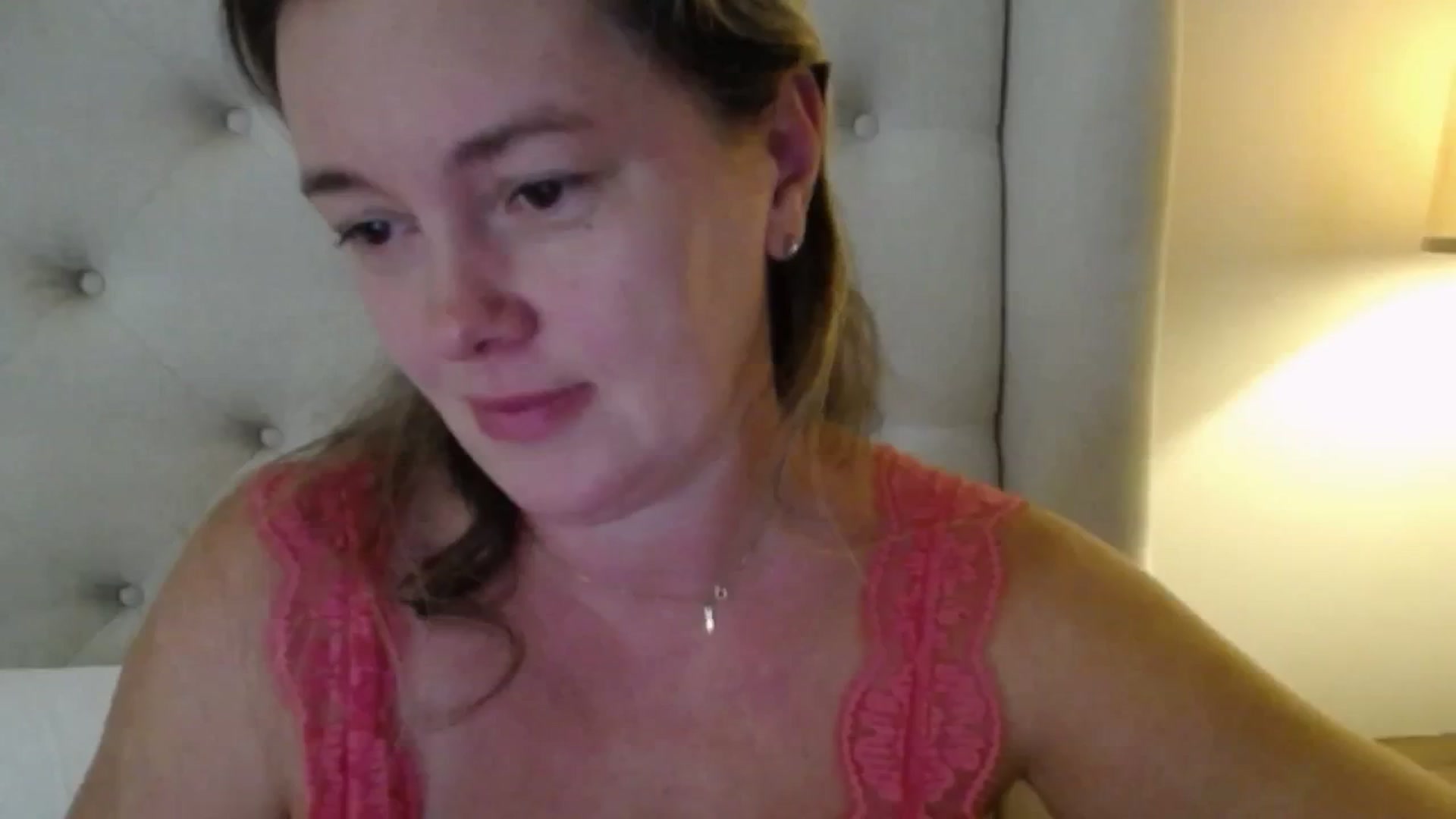 Gallery image thumbnail from J0llye's myfreecams stream on, 09/30/2025, 16:43 image 9 of 20