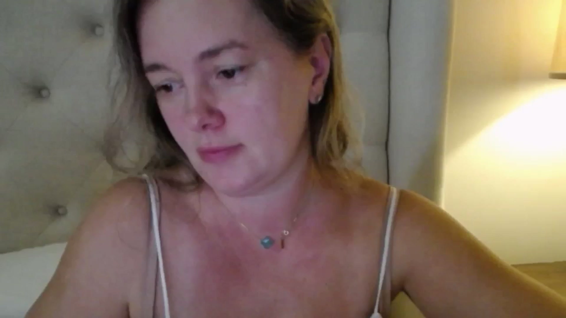 Gallery image thumbnail from J0llye's myfreecams stream on, 10/01/2025, 16:15 image 11 of 20