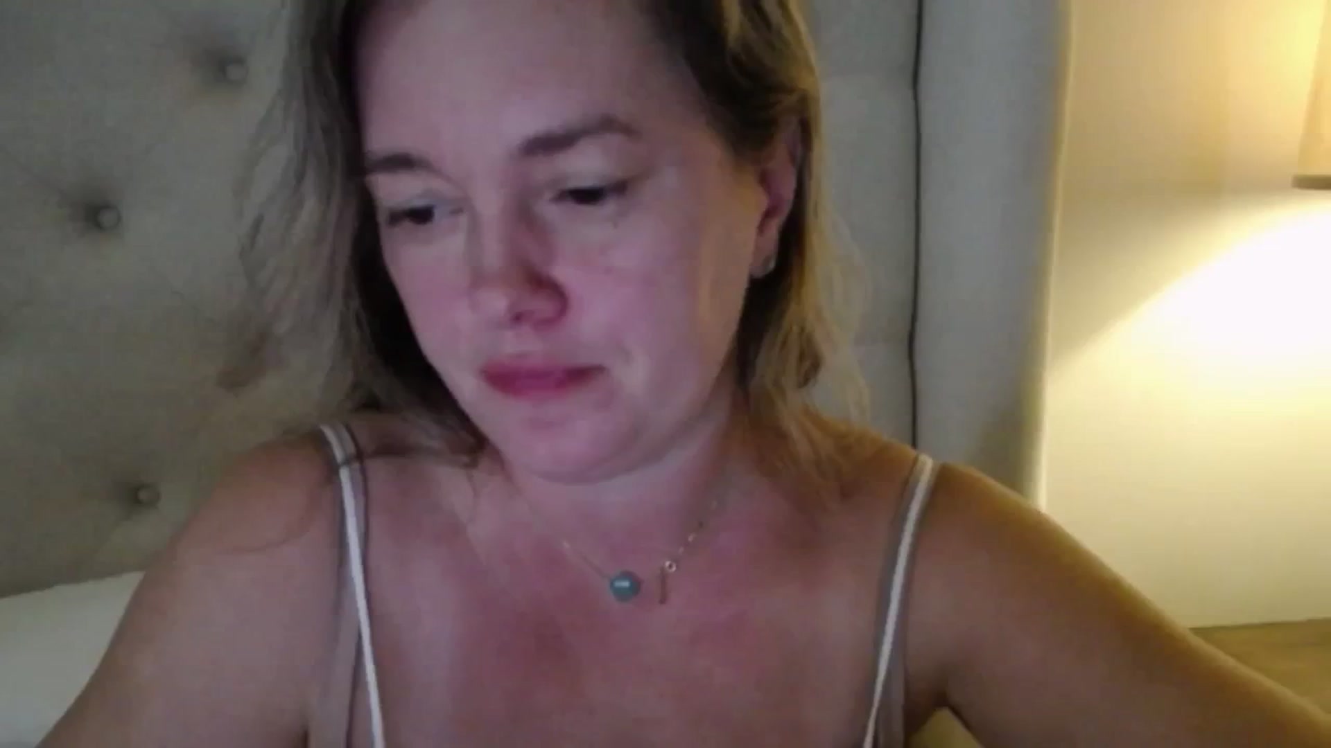 Gallery image thumbnail from J0llye's myfreecams stream on, 10/01/2025, 16:15 image 14 of 20