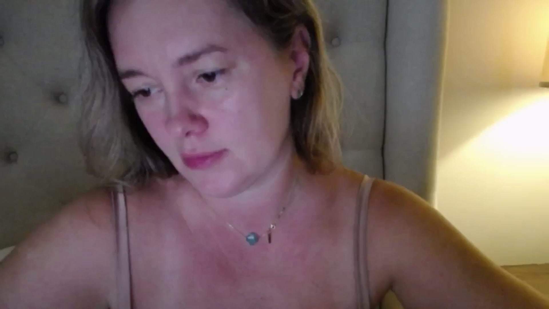 Gallery image thumbnail from J0llye's myfreecams stream on, 10/01/2025, 16:15 image 1 of 20