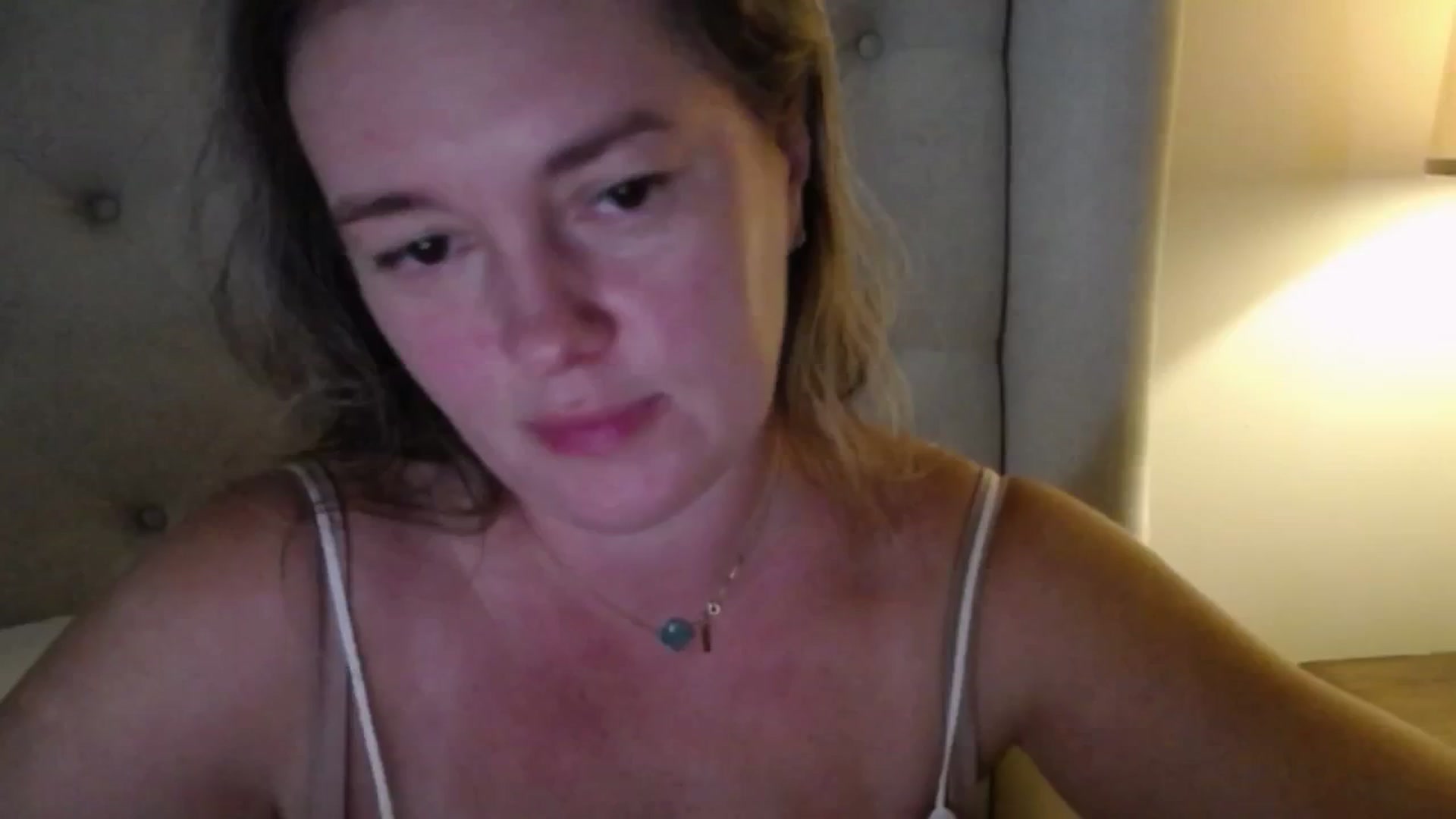 Gallery image thumbnail from J0llye's myfreecams stream on, 10/01/2025, 16:15 image 18 of 20