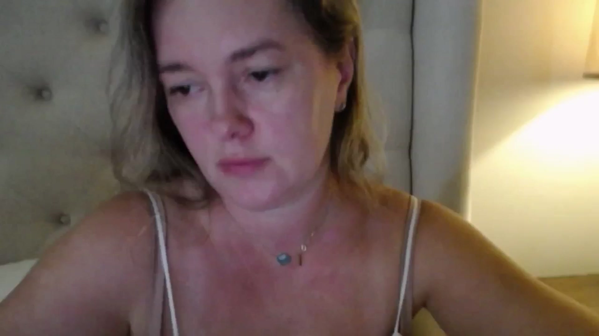 Gallery image thumbnail from J0llye's myfreecams stream on, 10/01/2025, 16:15 image 12 of 20
