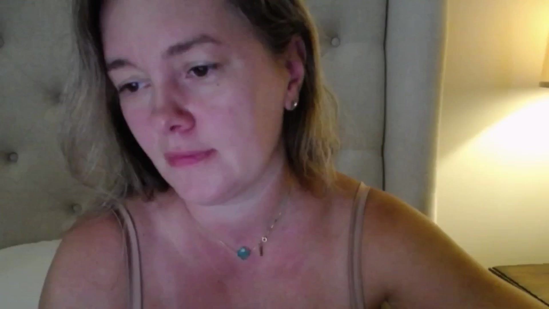 Gallery image thumbnail from J0llye's myfreecams stream on, 10/01/2025, 16:15 image 4 of 20