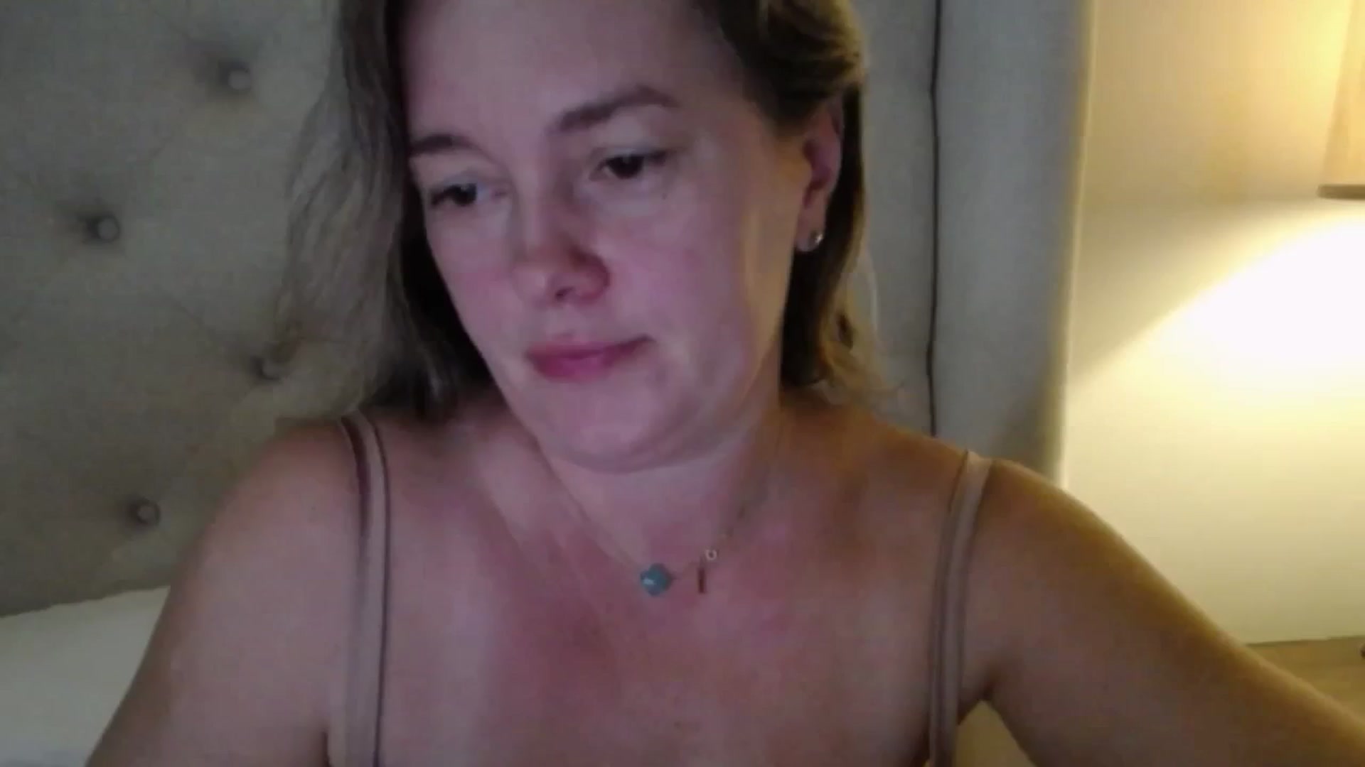 Gallery image thumbnail from J0llye's myfreecams stream on, 10/01/2025, 16:15 image 7 of 20