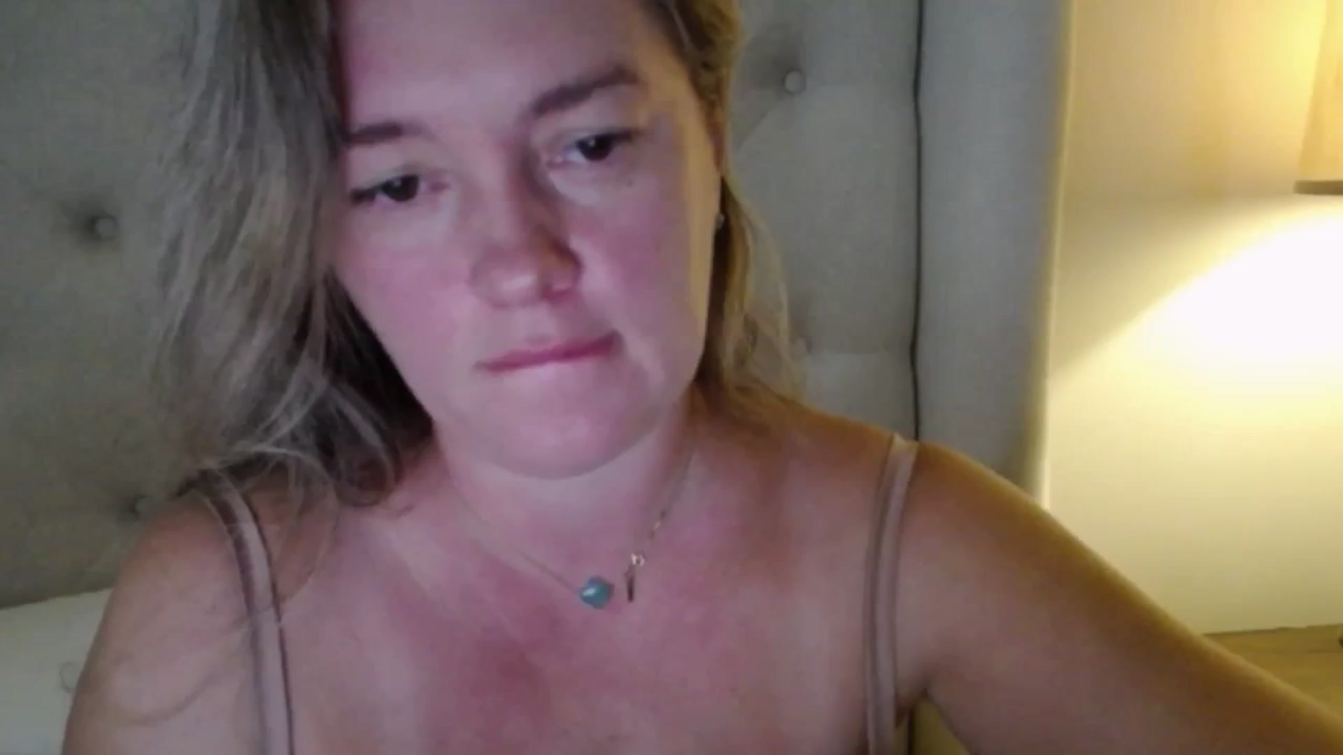 Gallery image thumbnail from J0llye's myfreecams stream on, 10/01/2025, 16:15 image 9 of 20