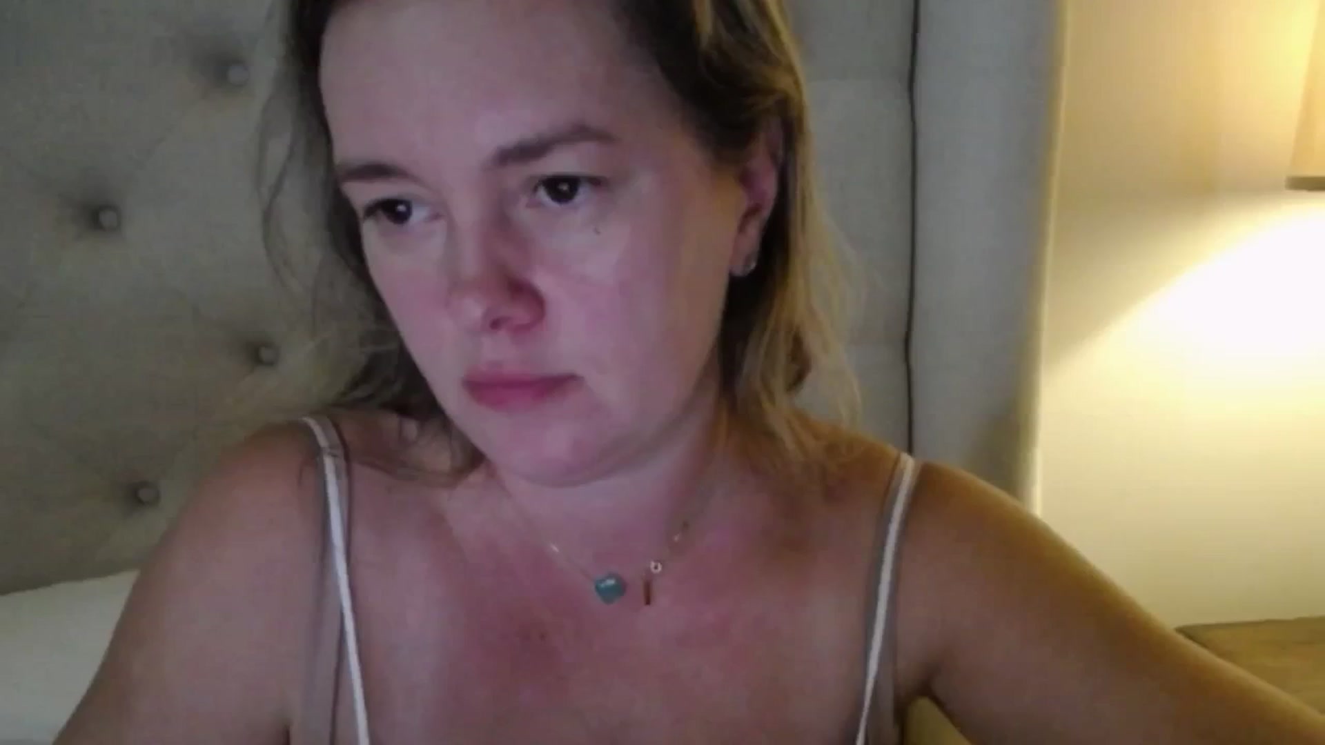 Gallery image thumbnail from J0llye's myfreecams stream on, 10/01/2025, 16:15 image 15 of 20
