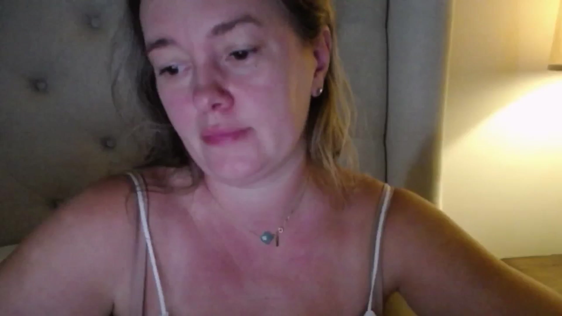Gallery image thumbnail from J0llye's myfreecams stream on, 10/01/2025, 16:15 image 19 of 20