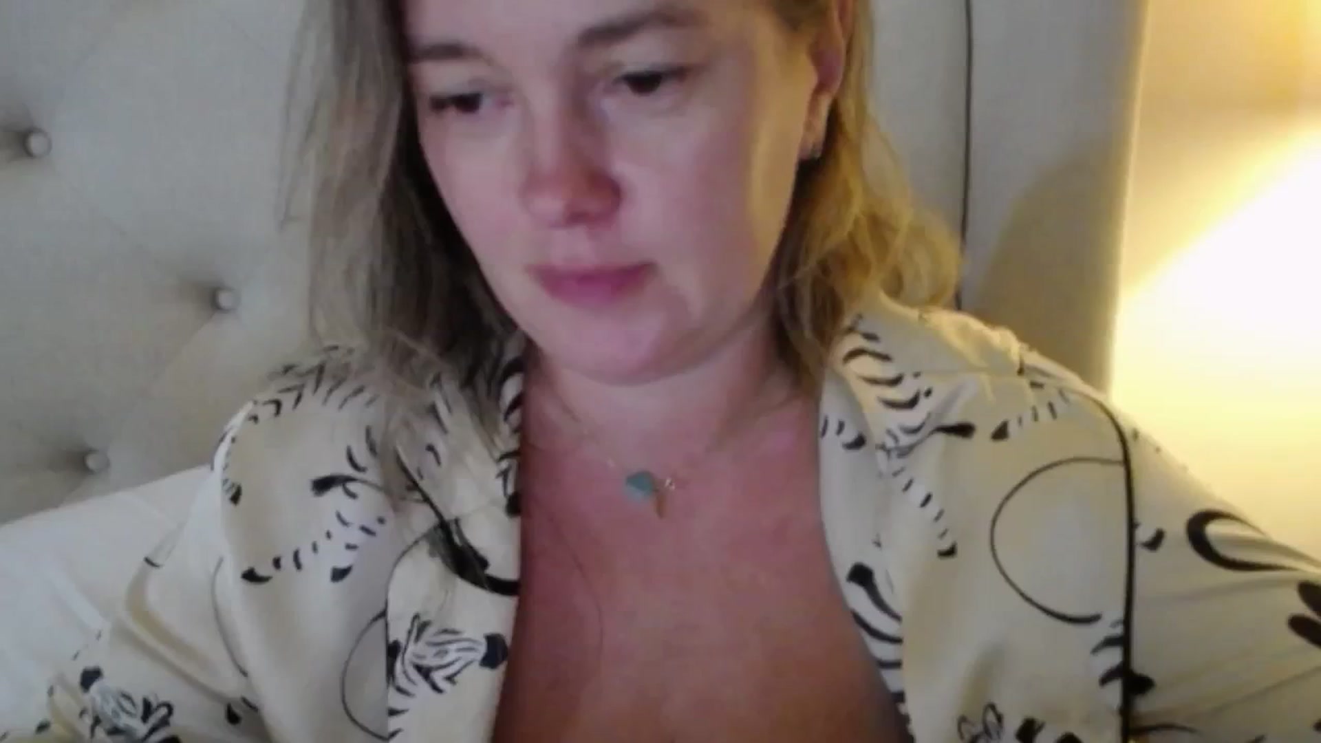 Gallery image thumbnail from J0llye's myfreecams stream on, 10/01/2025, 19:36 image 17 of 20