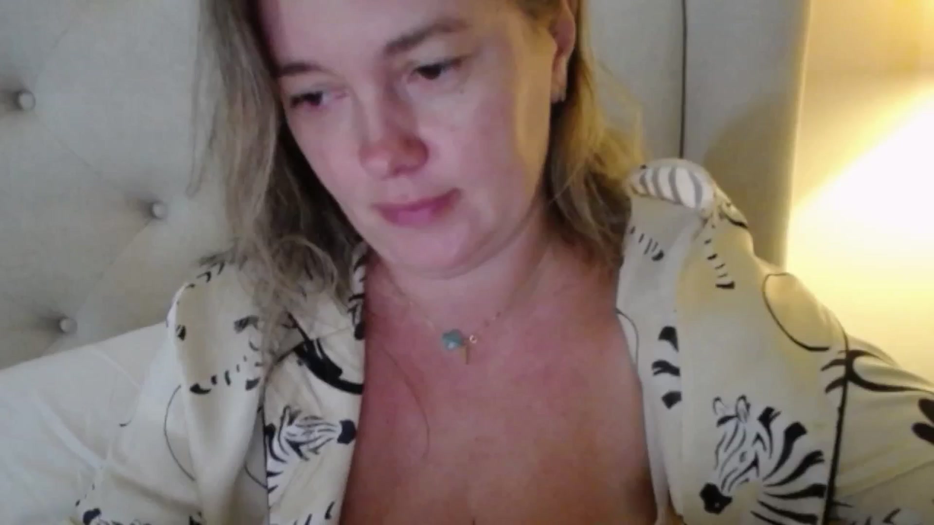 Gallery image thumbnail from J0llye's myfreecams stream on, 10/01/2025, 19:36 image 16 of 20