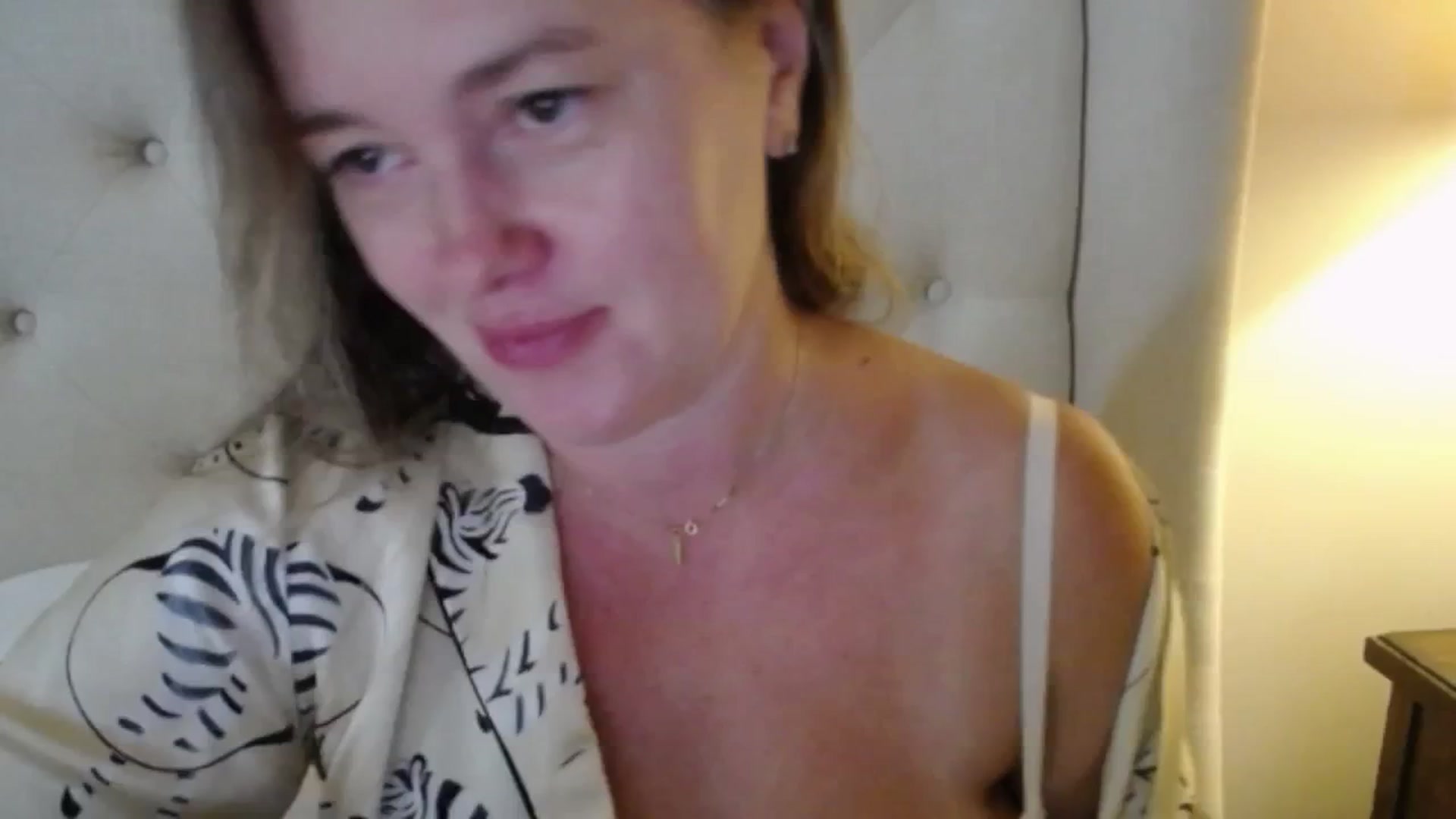 Gallery image thumbnail from J0llye's myfreecams stream on, 10/01/2025, 19:36 image 3 of 20