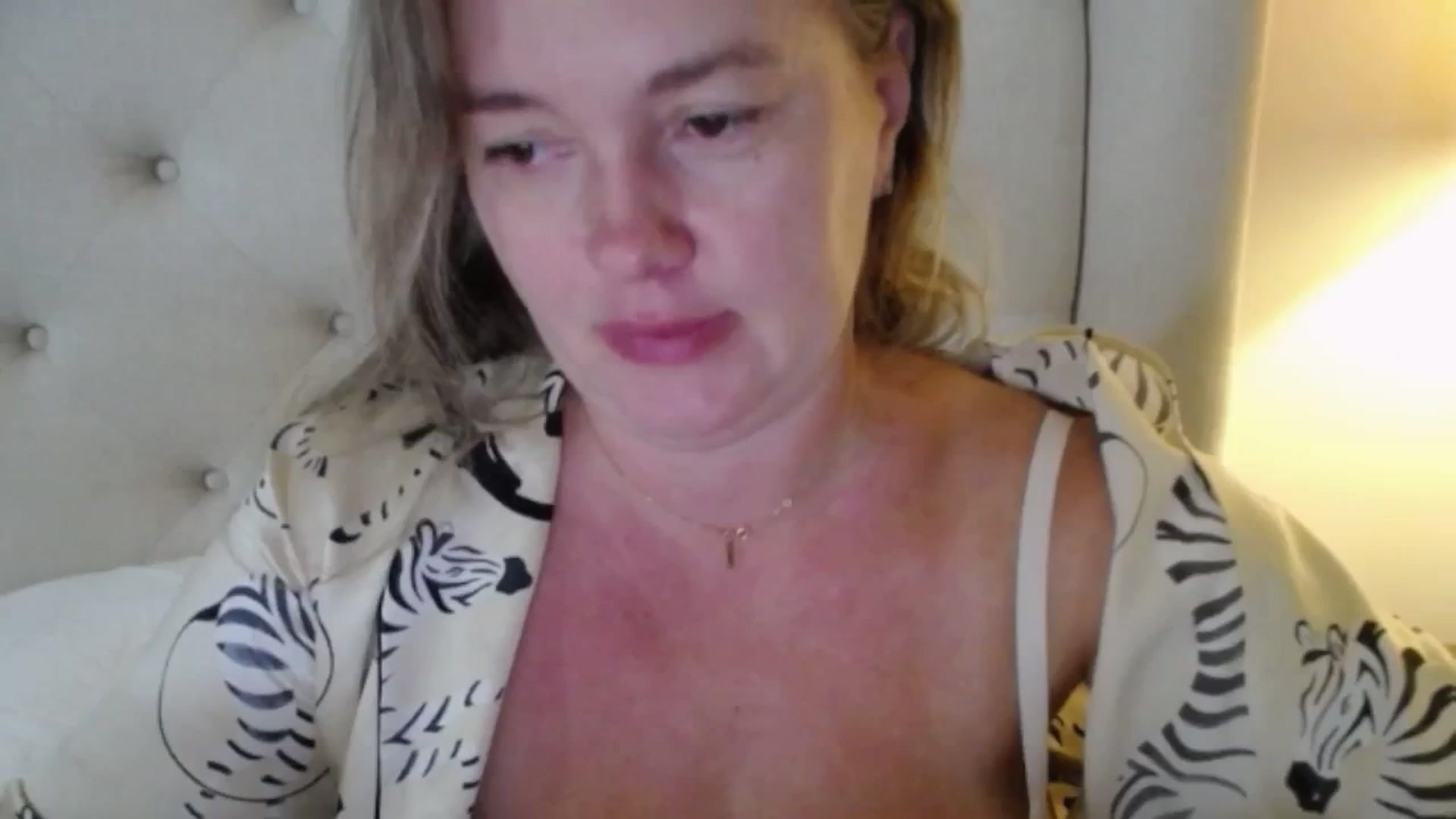 Gallery image thumbnail from J0llye's myfreecams stream on, 10/01/2025, 19:36 image 1 of 20