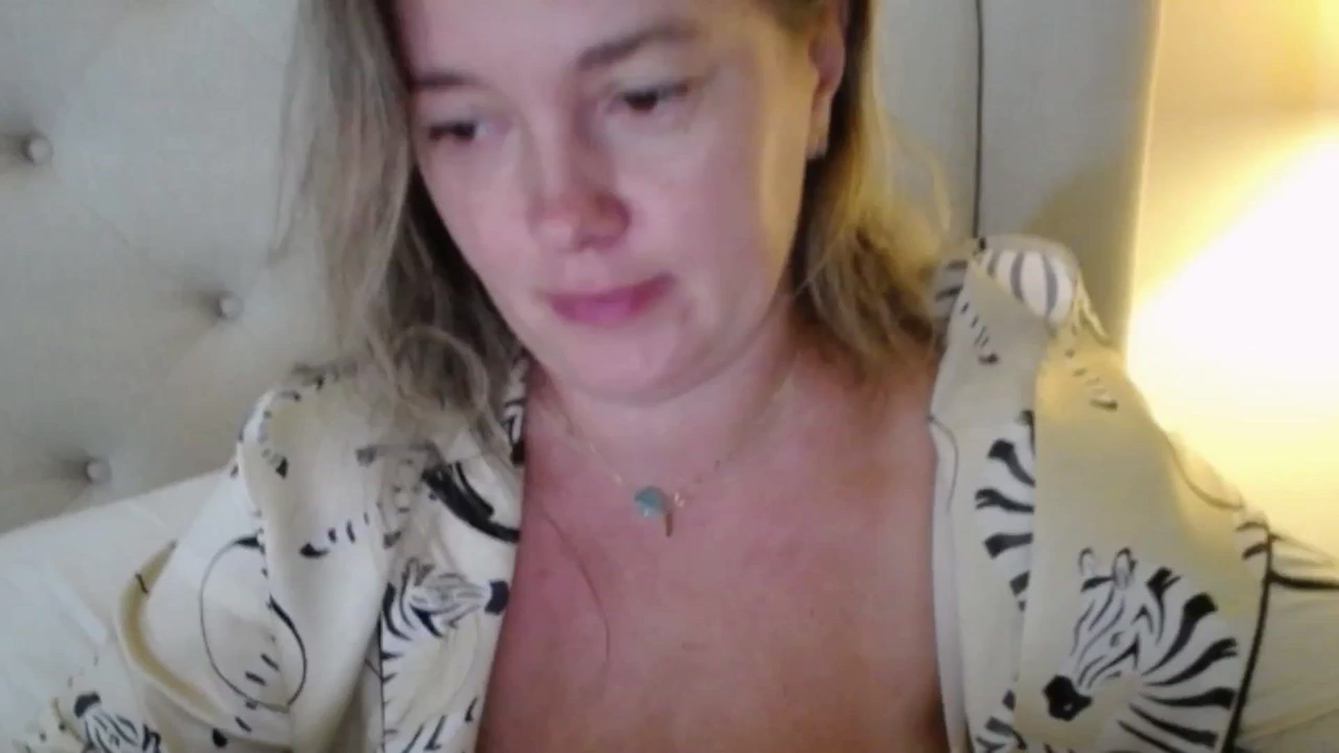 Gallery image thumbnail from J0llye's myfreecams stream on, 10/01/2025, 19:36 image 15 of 20