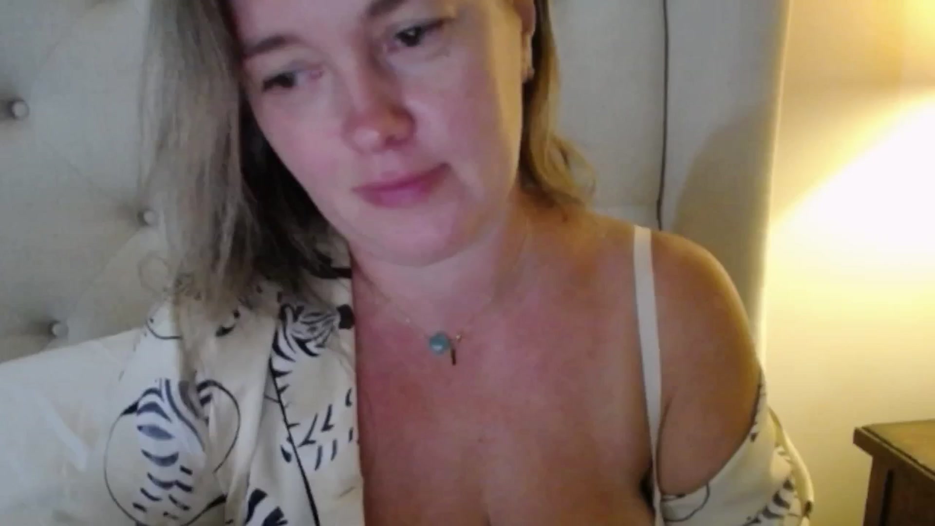 Gallery image thumbnail from J0llye's myfreecams stream on, 10/01/2025, 19:36 image 12 of 20