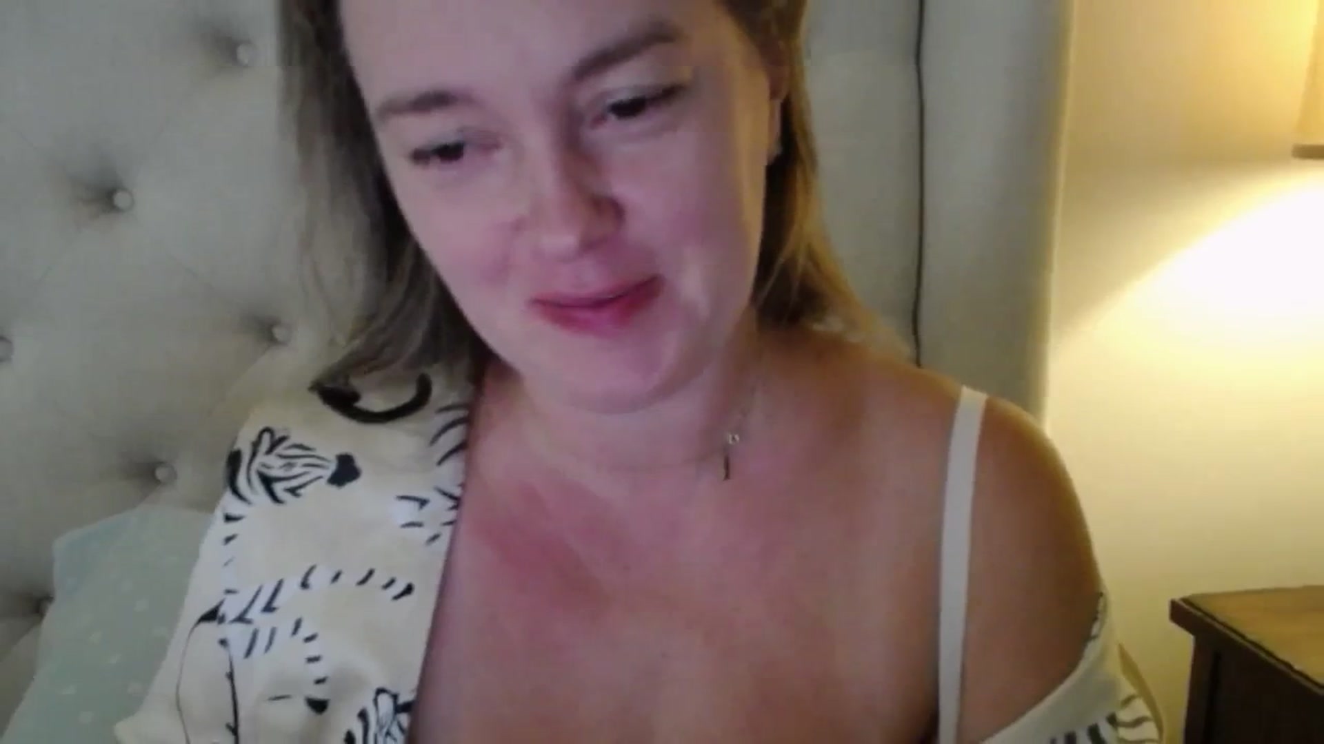 Gallery image thumbnail from J0llye's myfreecams stream on, 10/02/2025, 16:10 image 9 of 20