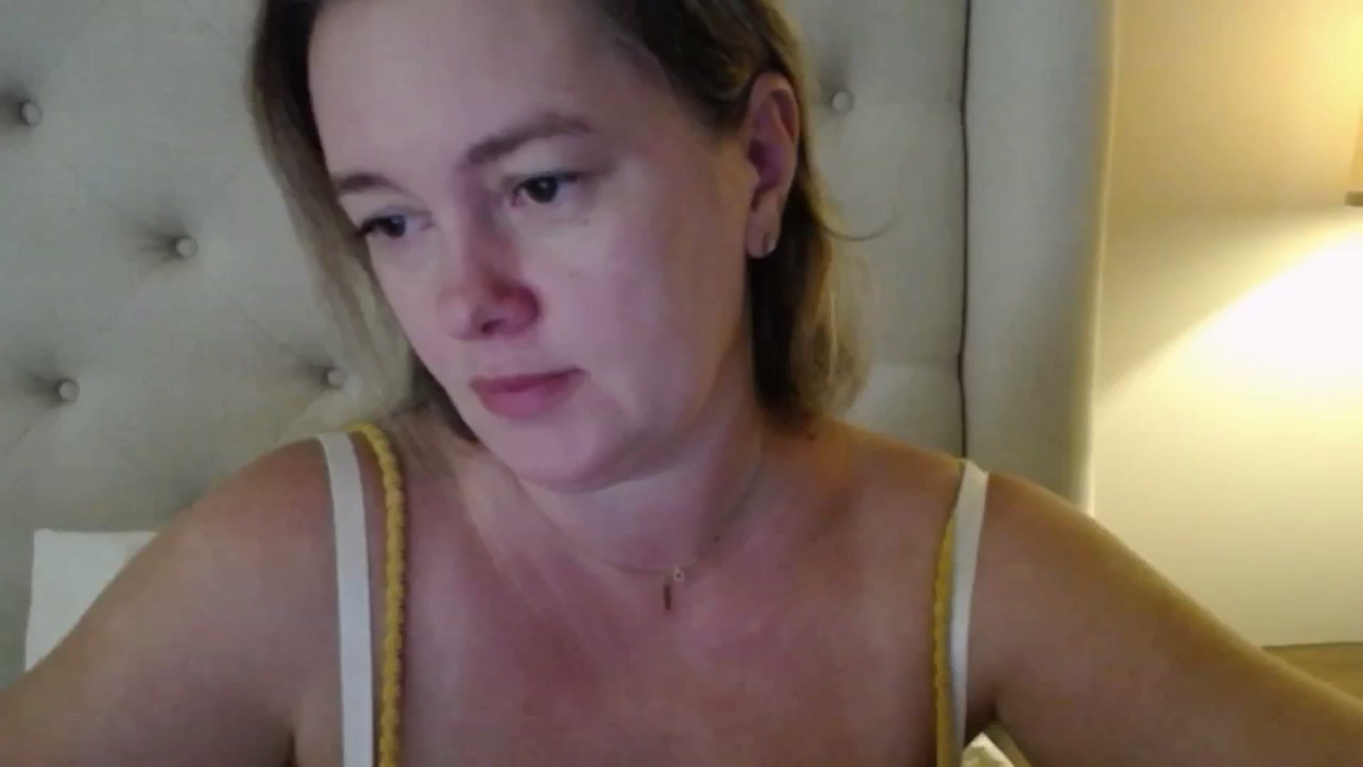 Gallery image thumbnail from J0llye's myfreecams stream on, 10/03/2025, 16:34 image 4 of 20