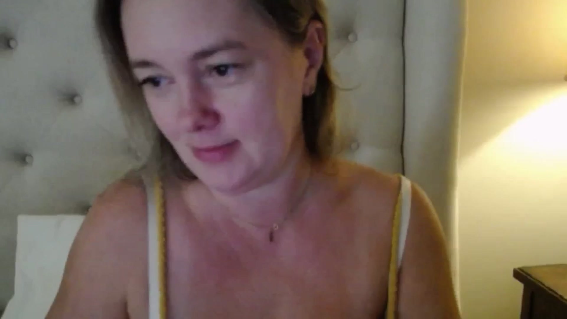 Gallery image thumbnail from J0llye's myfreecams stream on, 10/03/2025, 16:34 image 7 of 20