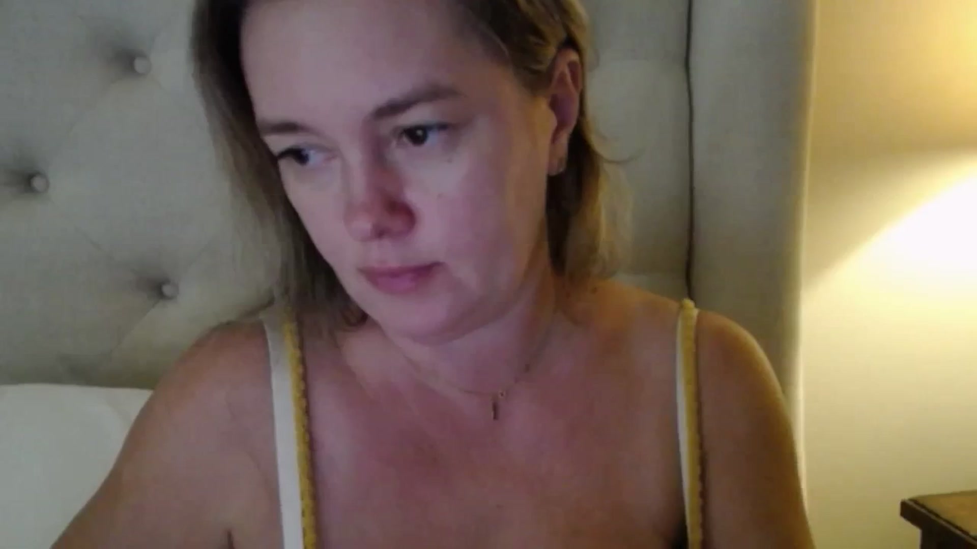 Gallery image thumbnail from J0llye's myfreecams stream on, 10/03/2025, 16:34 image 14 of 20