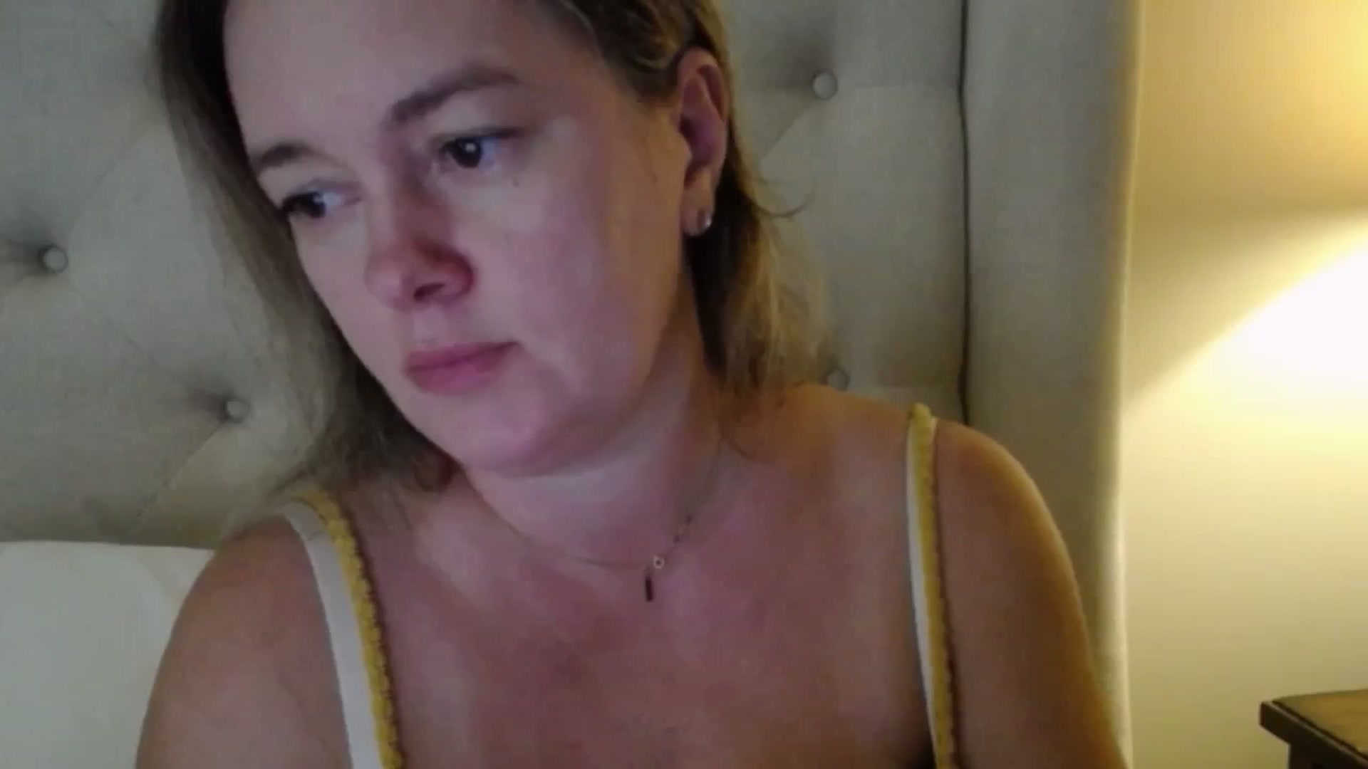 Gallery image thumbnail from J0llye's myfreecams stream on, 10/03/2025, 16:34 image 15 of 20