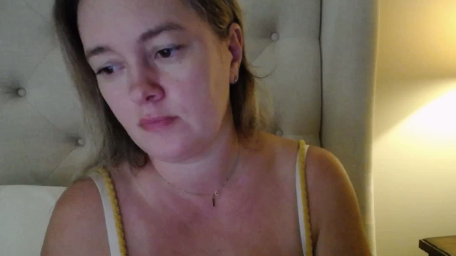 Gallery image thumbnail from J0llye's myfreecams stream on, 10/03/2025, 16:34 image 12 of 20