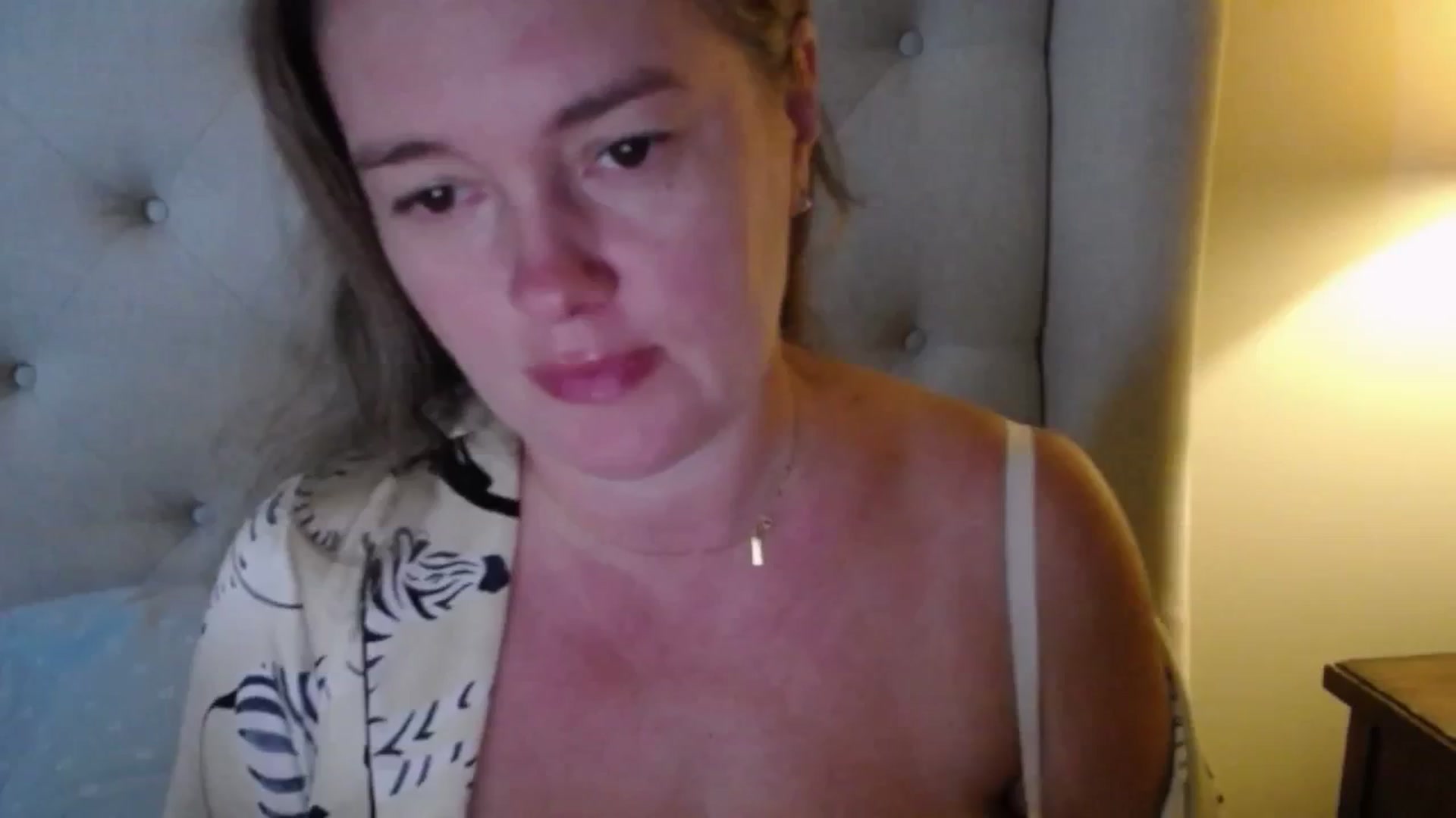Gallery image thumbnail from J0llye's myfreecams stream on, 10/05/2025, 20:01 image 3 of 20