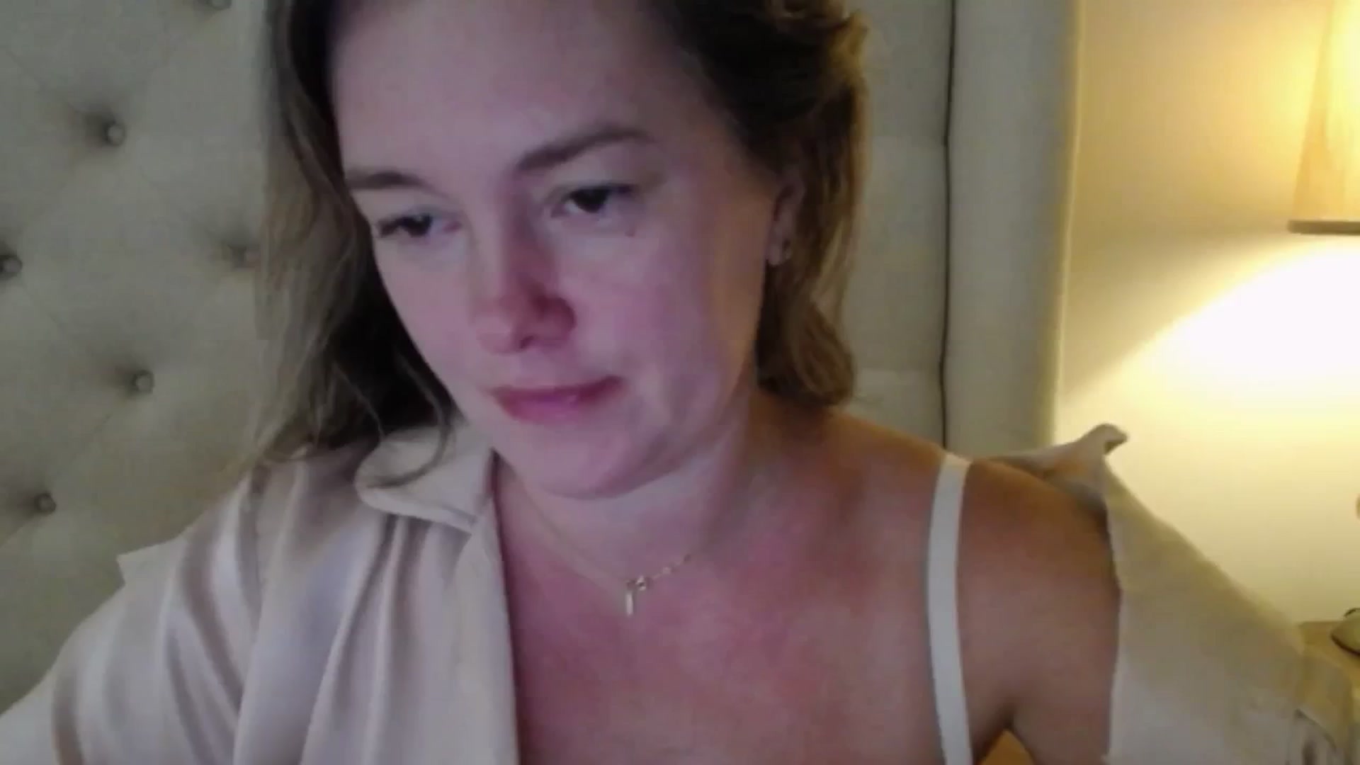 Gallery image thumbnail from J0llye's myfreecams stream on, 10/06/2025, 15:49 image 4 of 20
