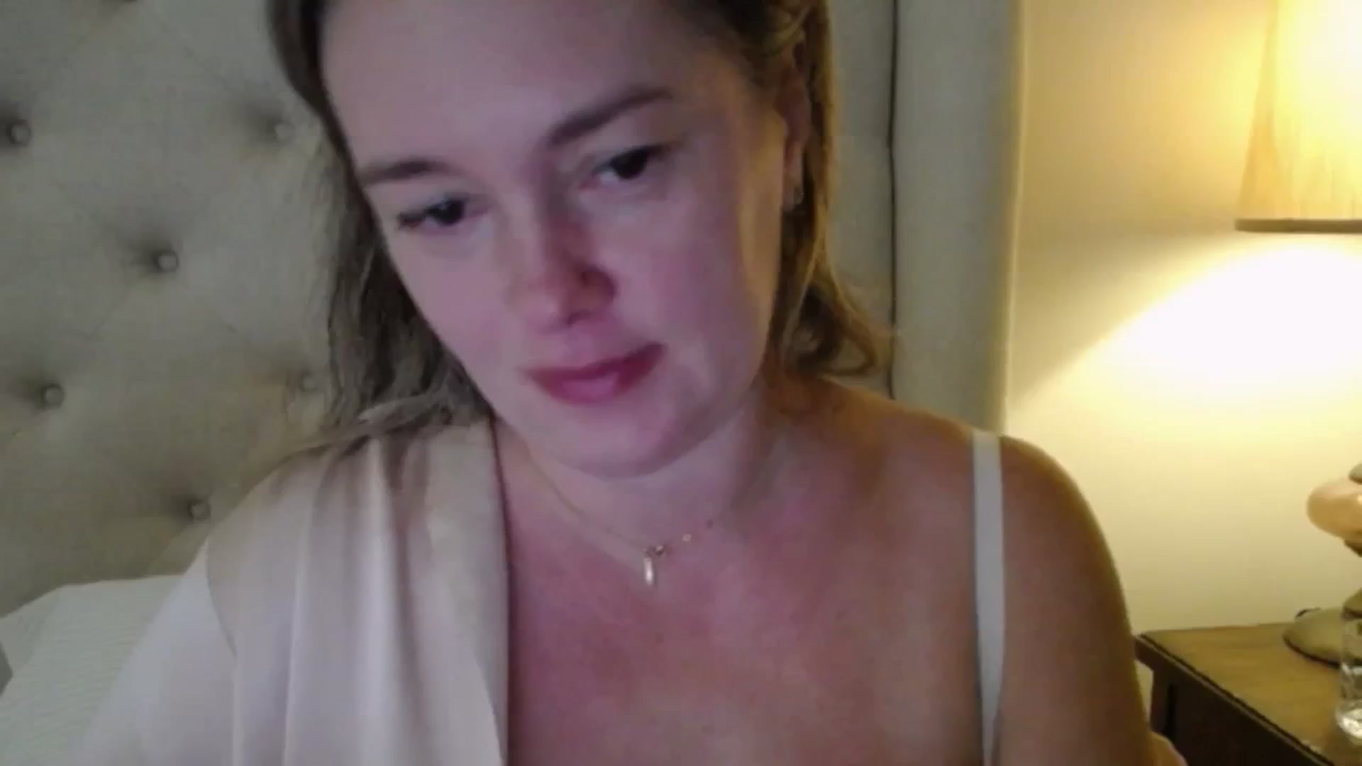 Gallery image thumbnail from J0llye's myfreecams stream on, 10/06/2025, 15:49 image 11 of 20