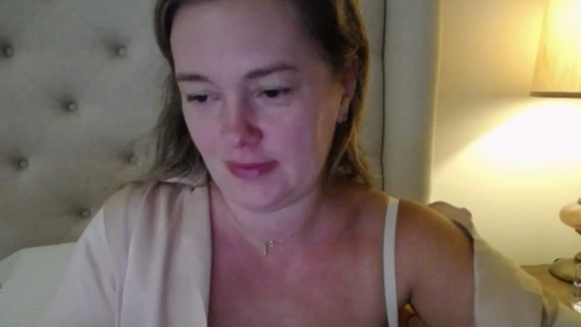 Gallery image thumbnail from J0llye's myfreecams stream on, 10/06/2025, 15:49 image 12 of 20