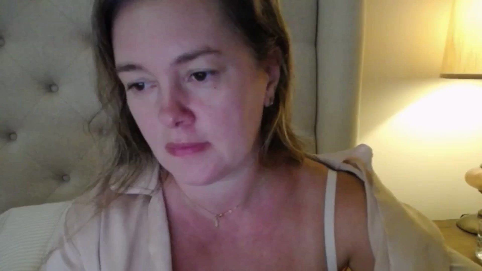 Gallery image thumbnail from J0llye's myfreecams stream on, 10/06/2025, 15:49 image 18 of 20