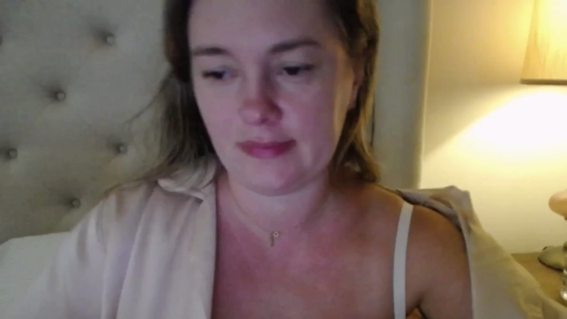 Gallery image thumbnail from J0llye's myfreecams stream on, 10/06/2025, 15:49 image 13 of 20