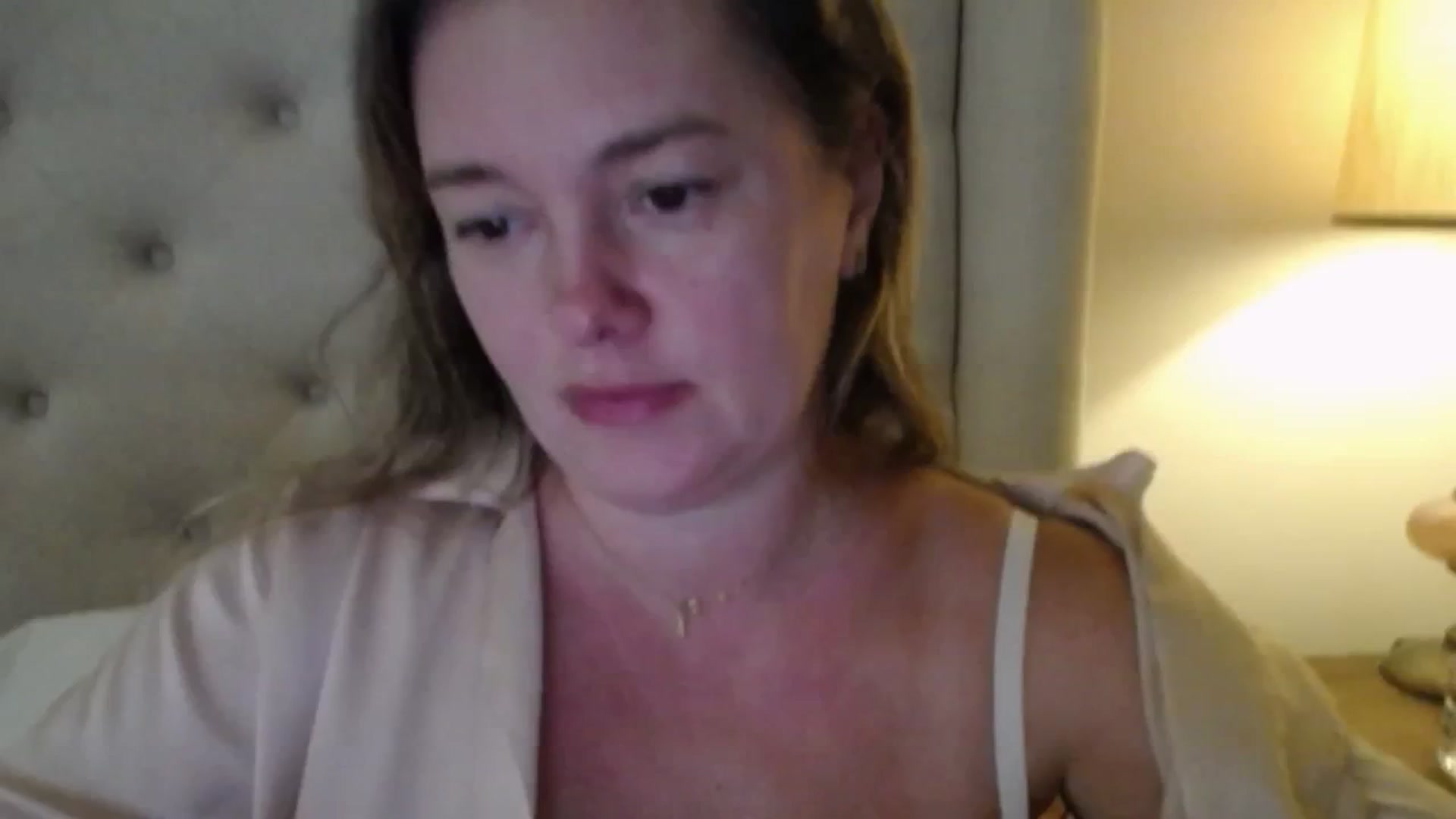 Gallery image thumbnail from J0llye's myfreecams stream on, 10/06/2025, 15:49 image 15 of 20